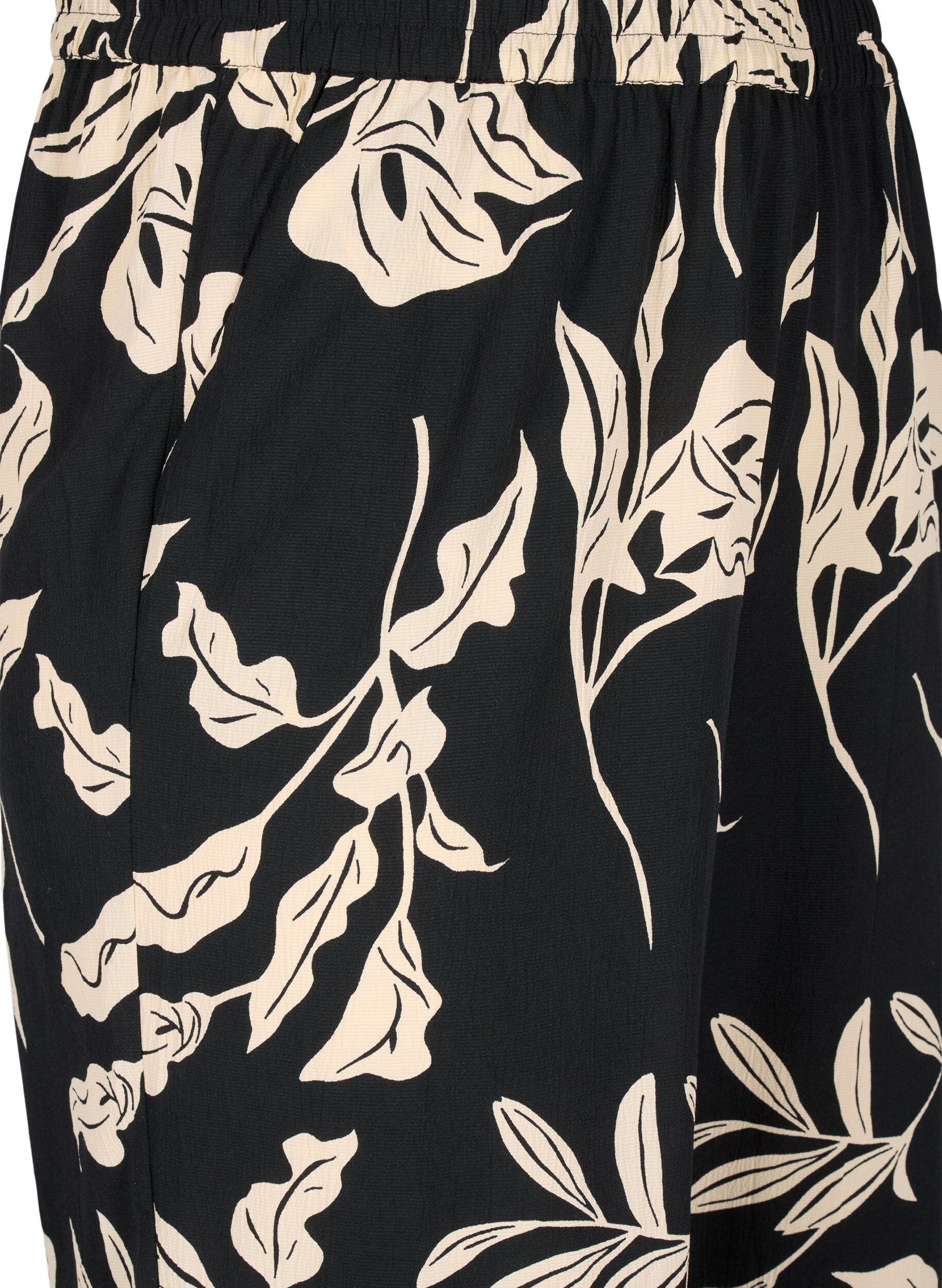 Zizzi FLASH - Broek met print en zakken, Black Off White Fl., Packshot image number 2