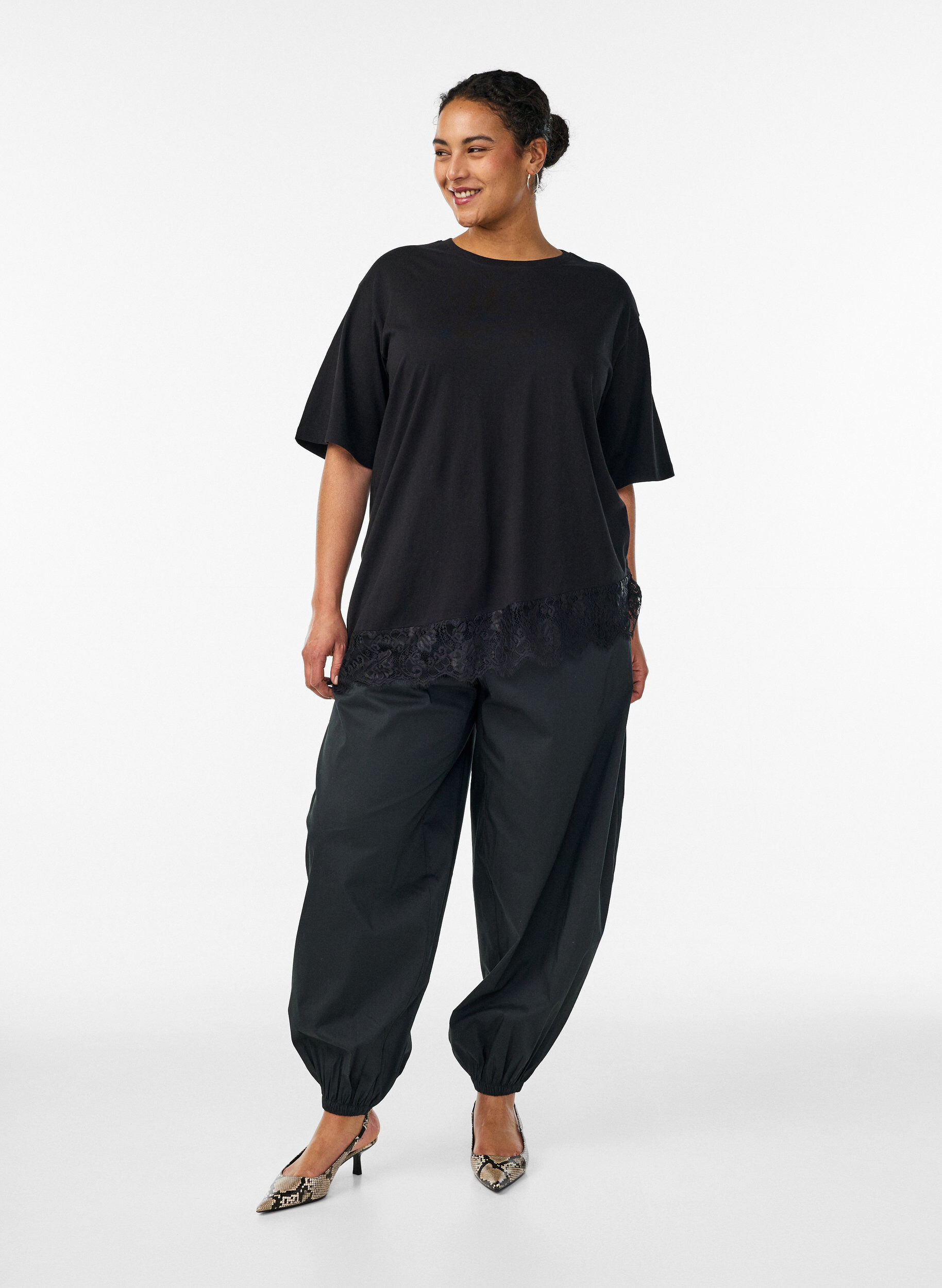 ZizziT-shirt met asymmetrische kanten zoom, Zwart, Model image number 1