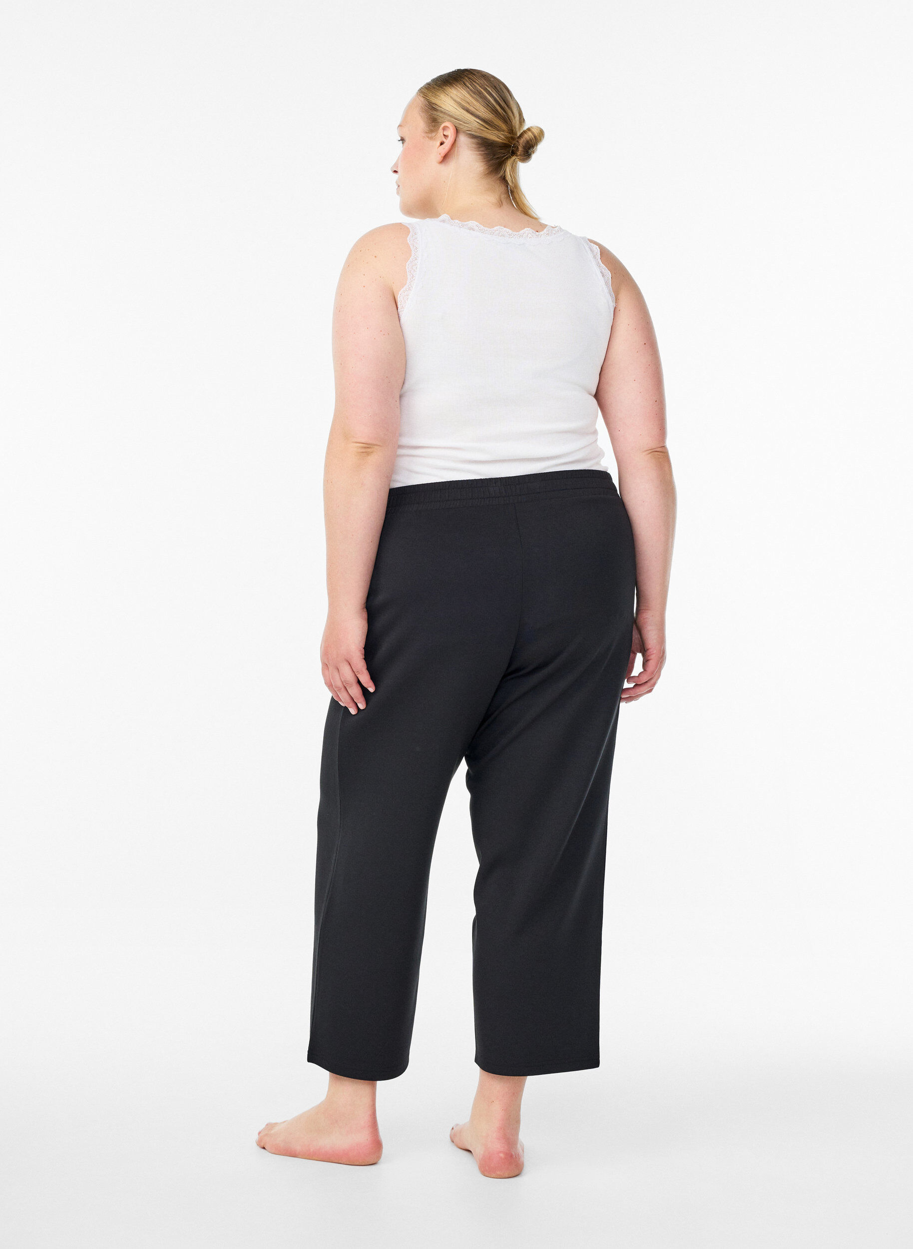 Zizzi 7/8-broek van modalmix met zakken, Zwart, Model image number 1
