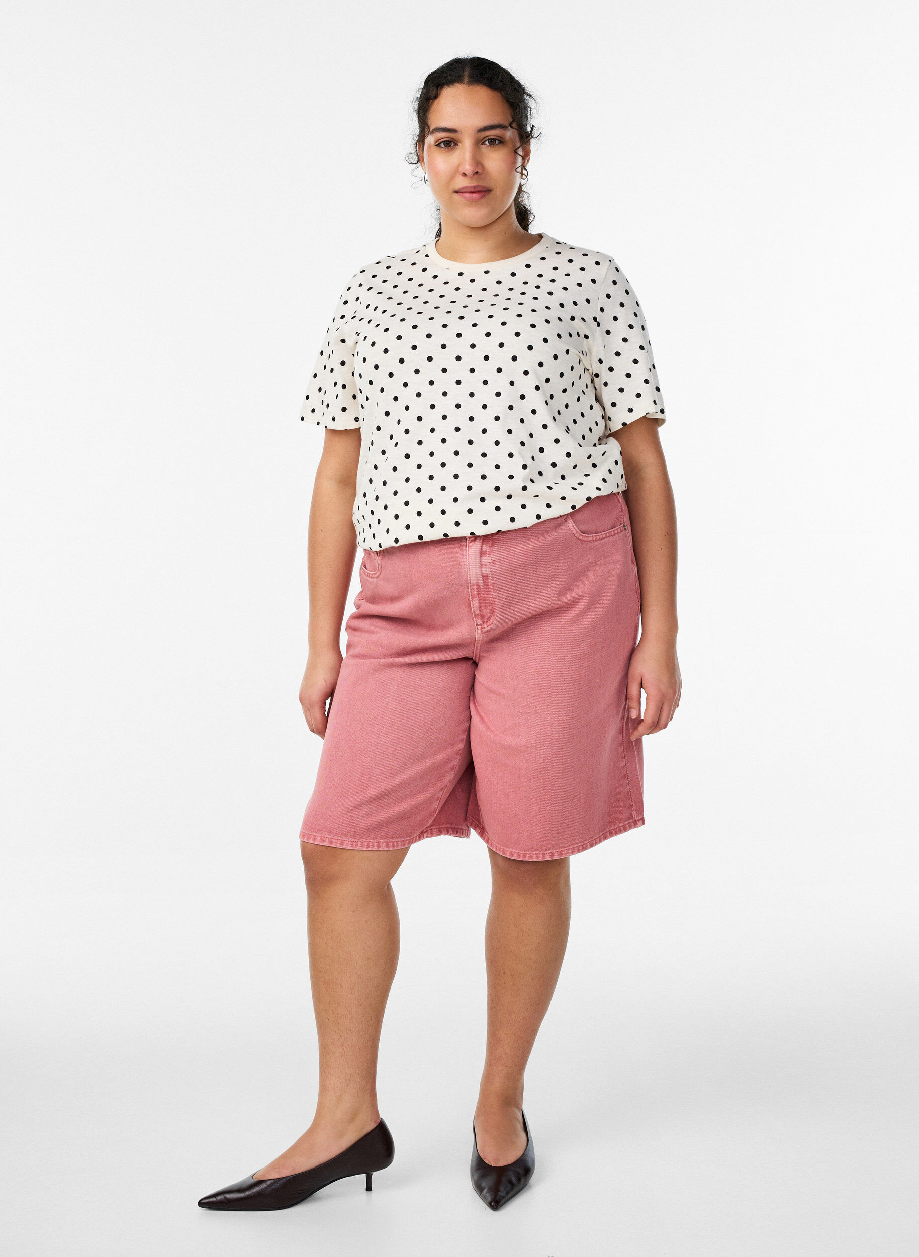 Zizzi High-waist gekleurde denim bermudashorts, Rood, Model image number 1