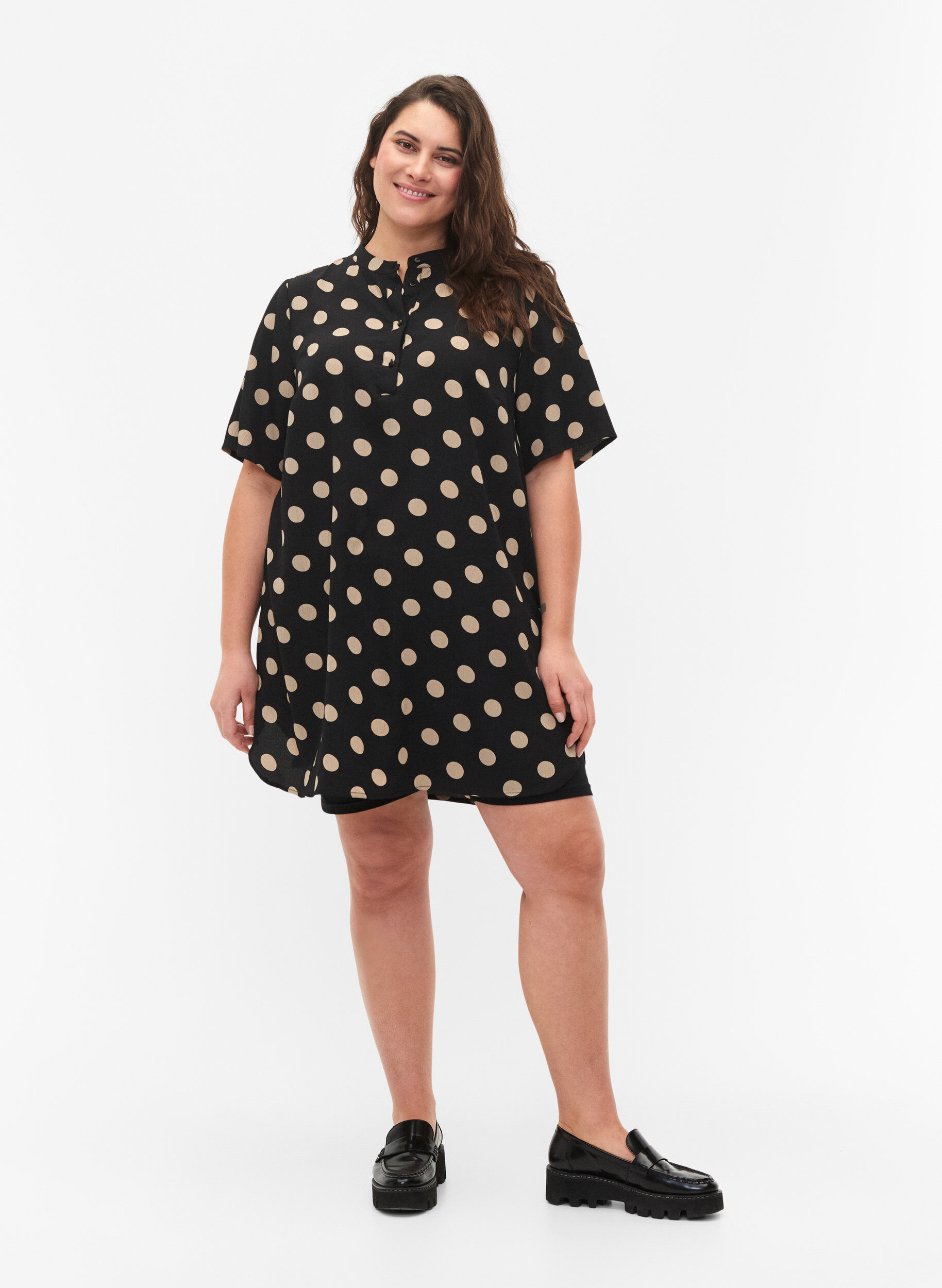 Zizzi FLASH - Bloemen tuniek met korte mouwen, Black Brown Dot, Model image number 2