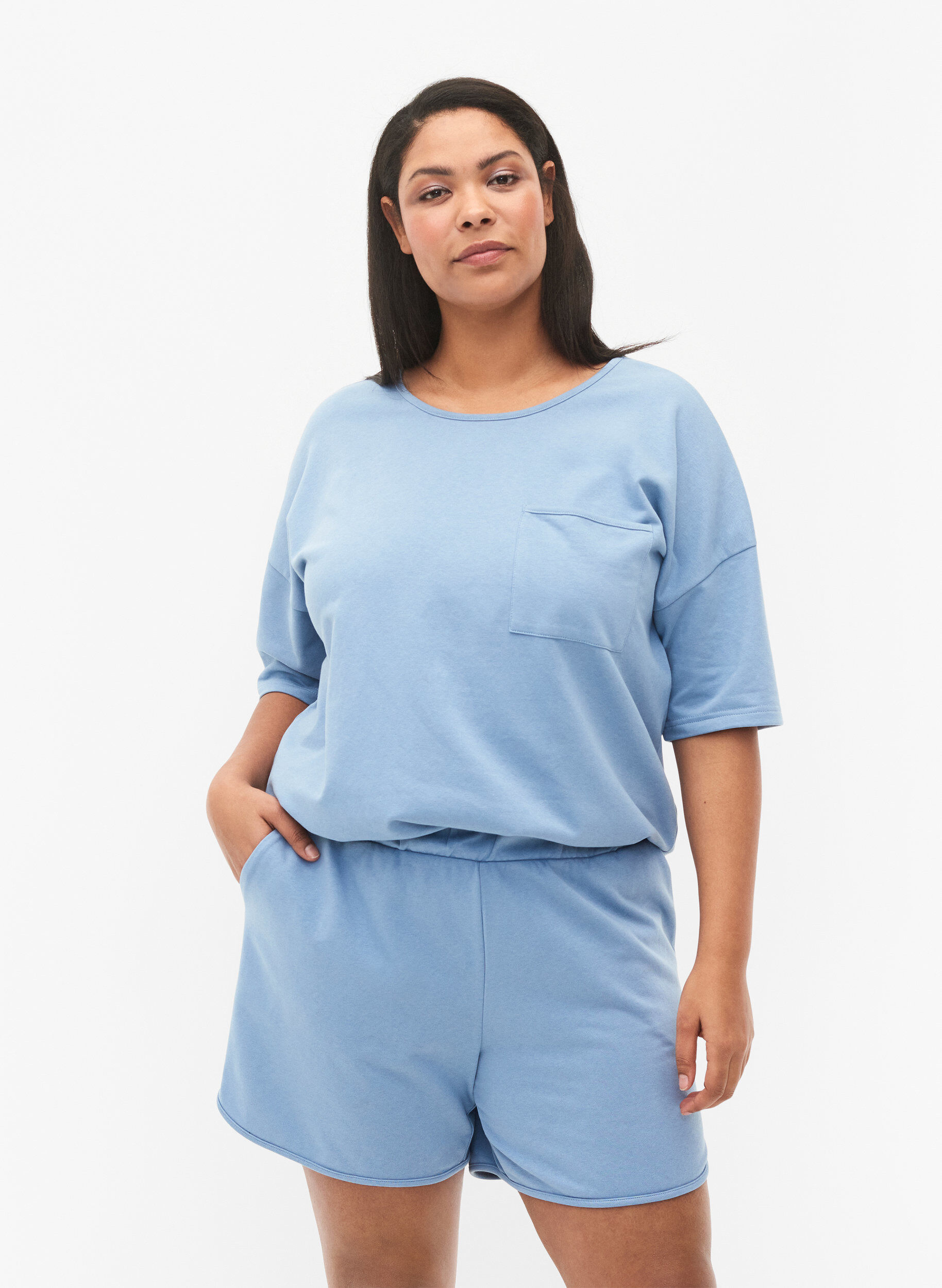 Zizzi Effen sweatshort met zakken, Faded Denim, Model image number 0