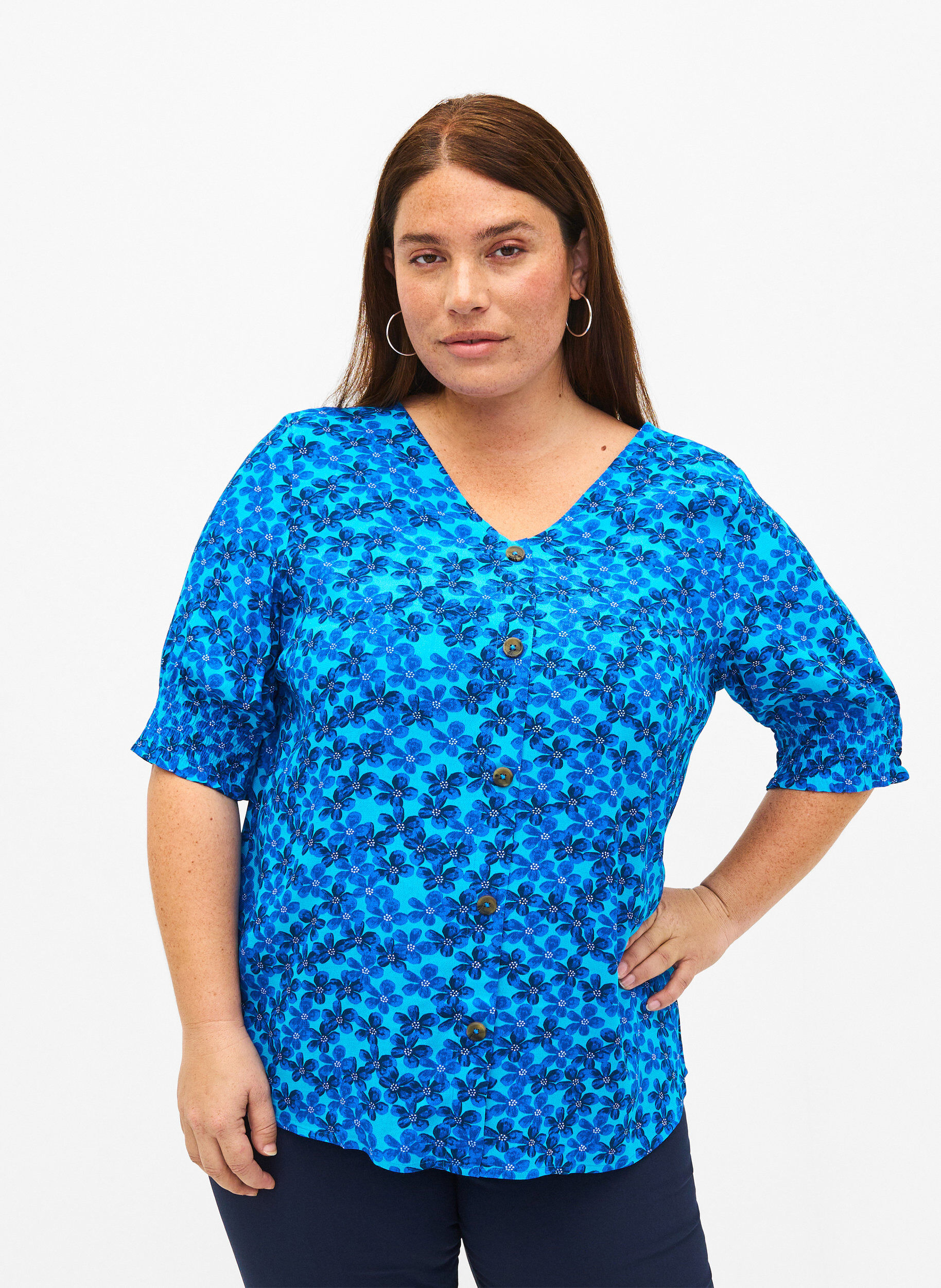Zizzi Viscose blouse met knopen, Blue Small Flower, Model image number 0