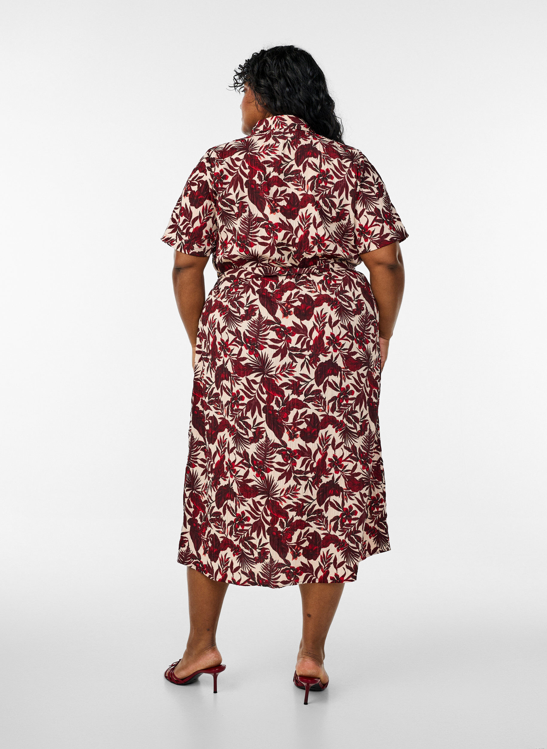 Zizzi Midi-lange overhemdjurk met bloemenprint, Rood, Model image number 1