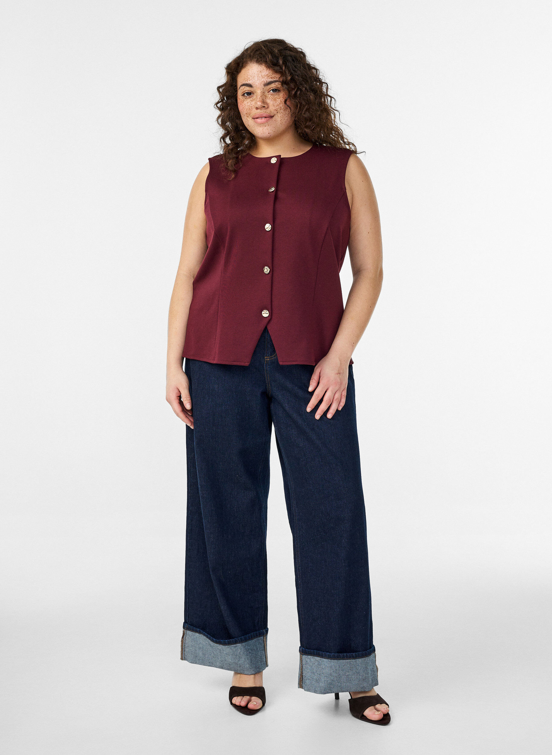 Zizzi Blouse zonder mouwen met decoratieve knopen, Rood, Model image number 1