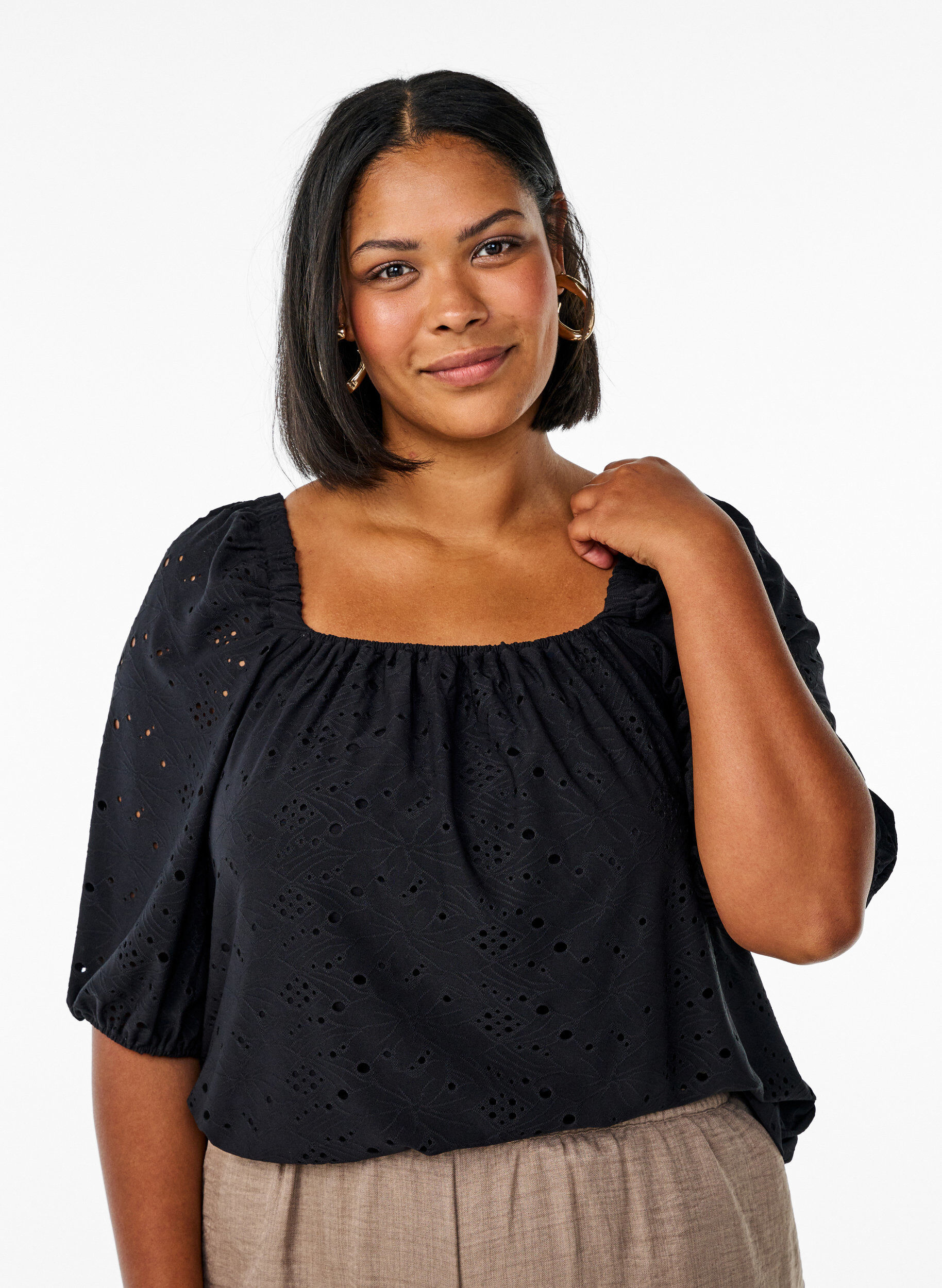Zizzi Blouse met korte pofmouwen en een opengewerkt patroon, Zwart, Model image number 0