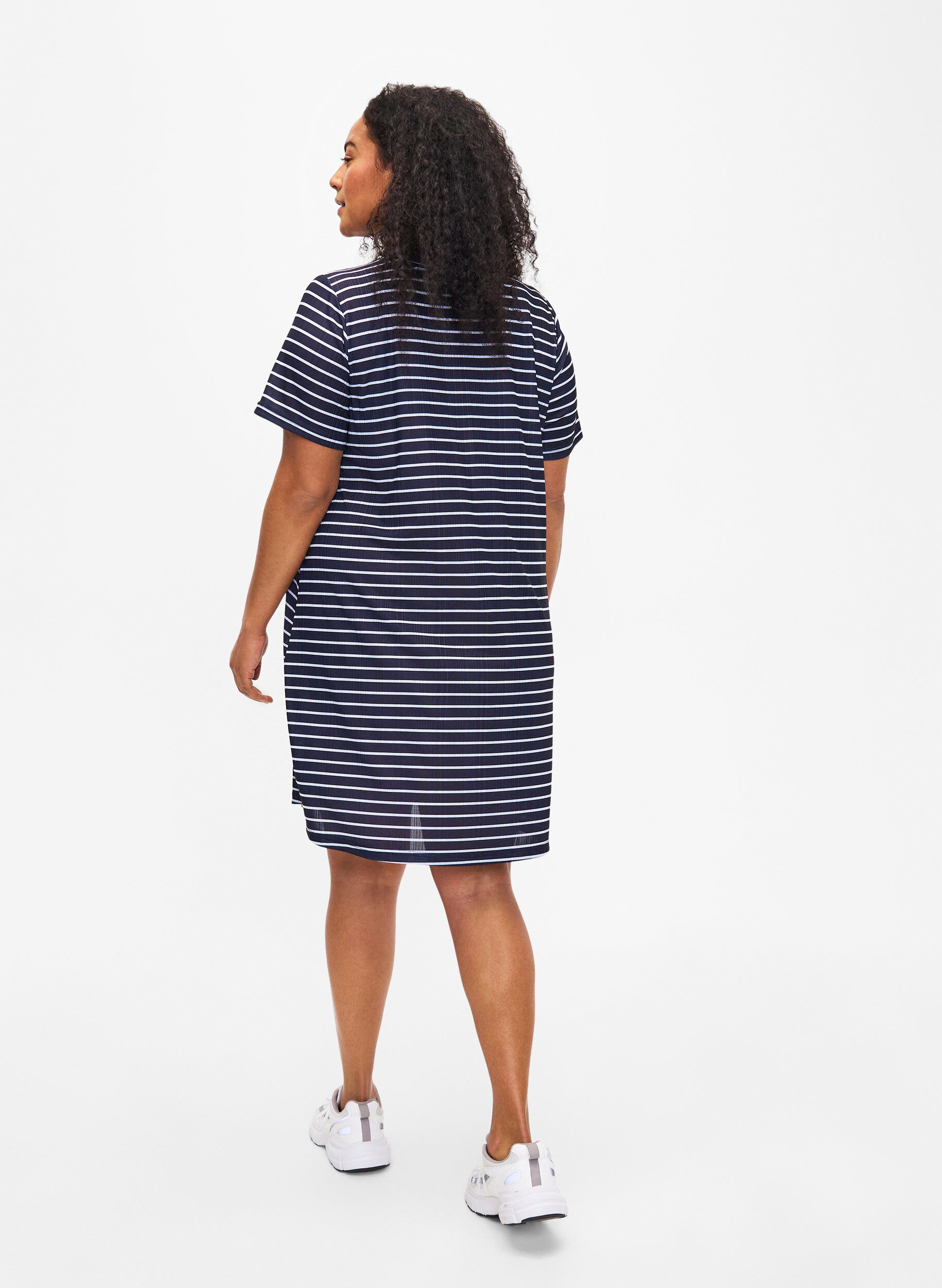 Zizzi FLASH - Gestreepte jurk met korte mouwen, Night S. W. Stripe, Model image number 1