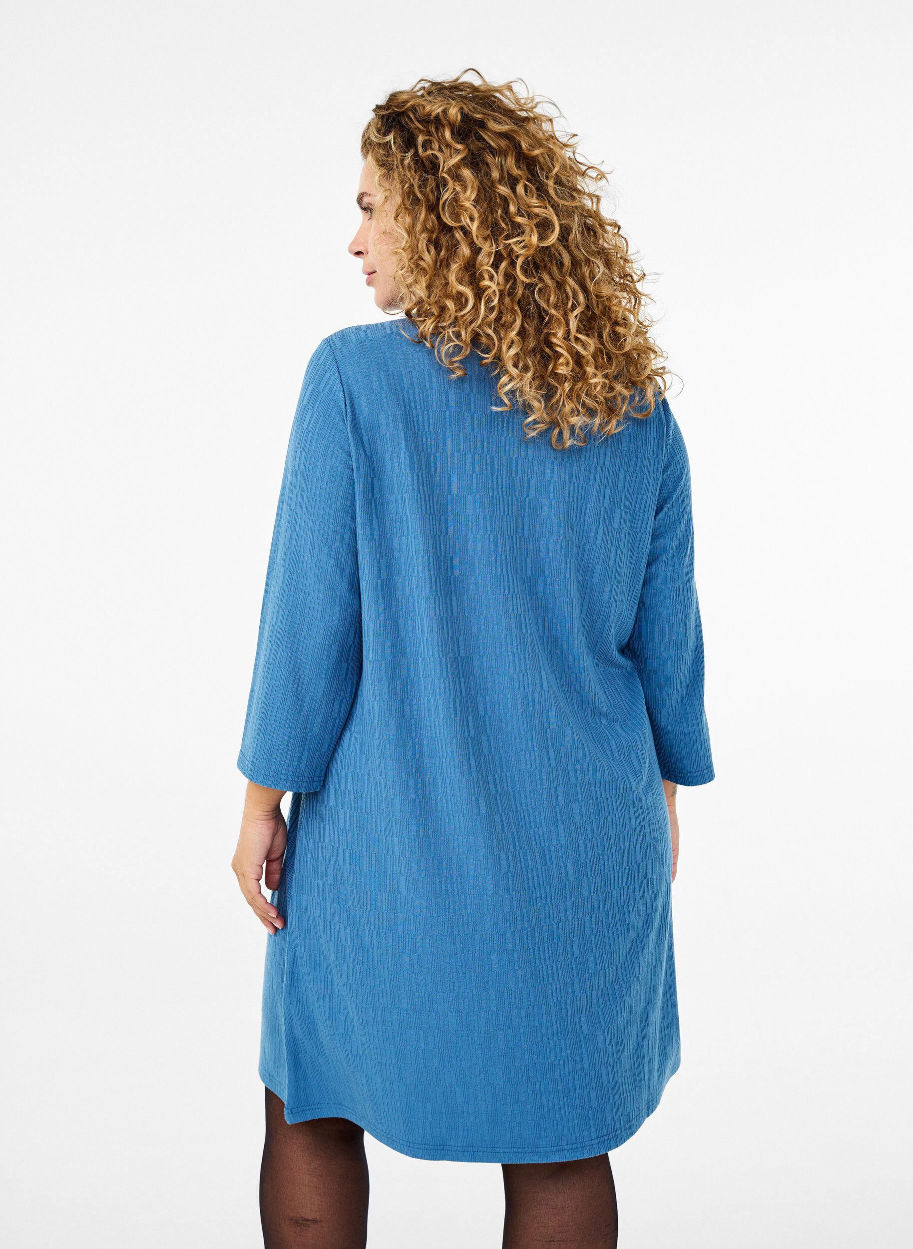 Zizzi Jurk met textuur en 3/4 mouwen, Blauw, Model image number 2