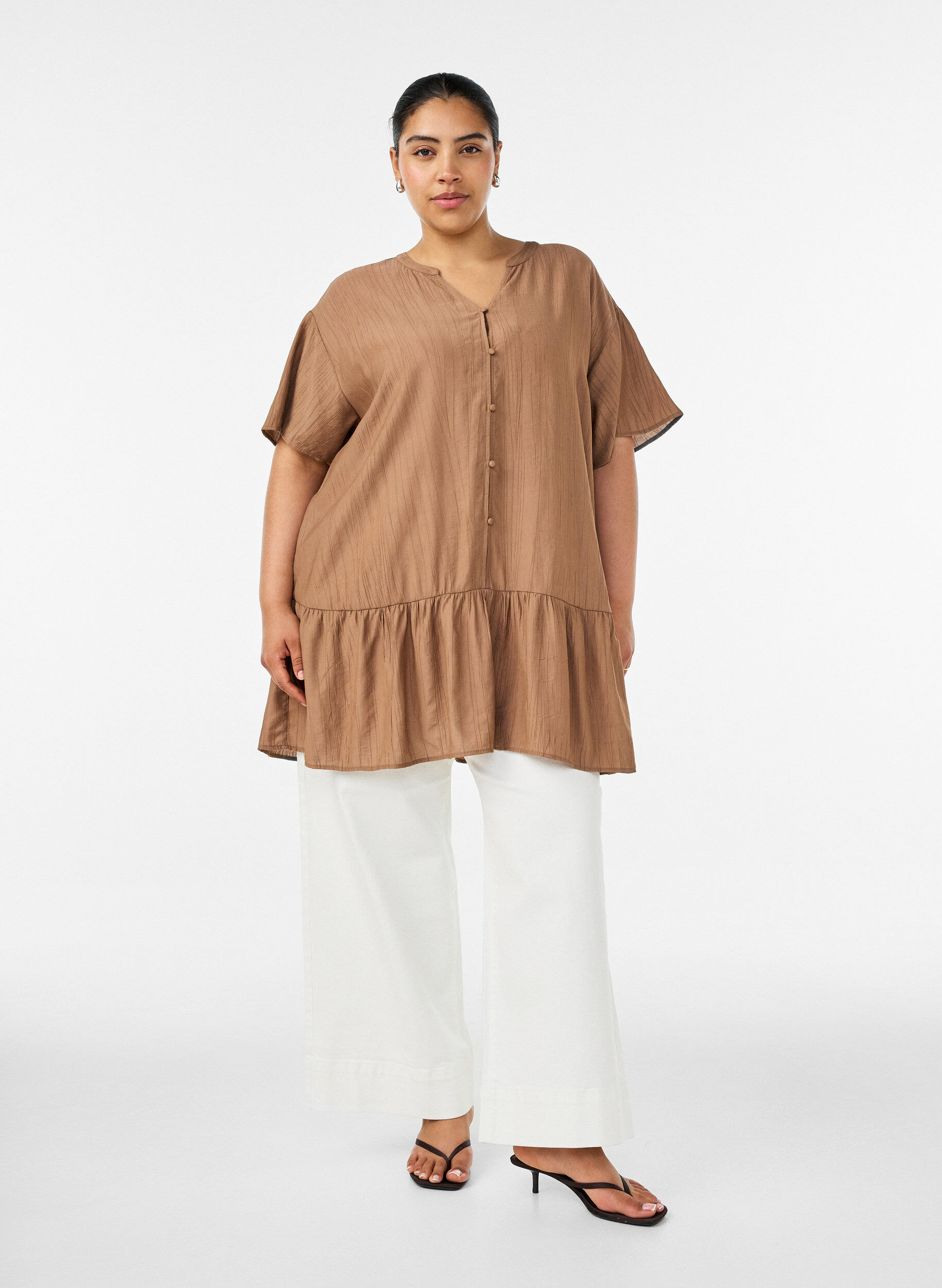 ZizziLosse tuniek met gekreukte structuur en rucherand, Bruin, Model image number 1
