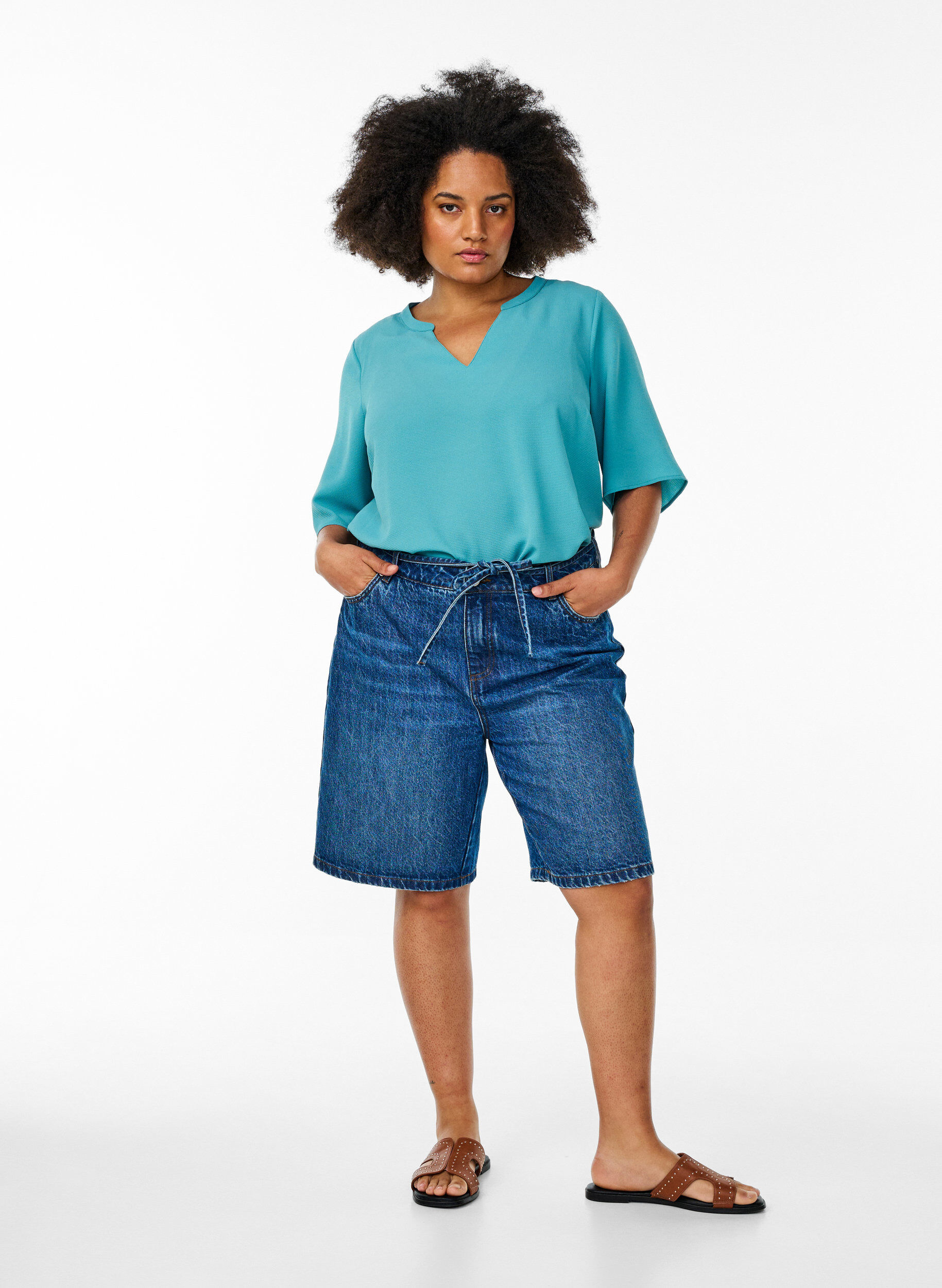 Zizzi Blouse met korte mouwen en V-hals, Groen, Model image number 1