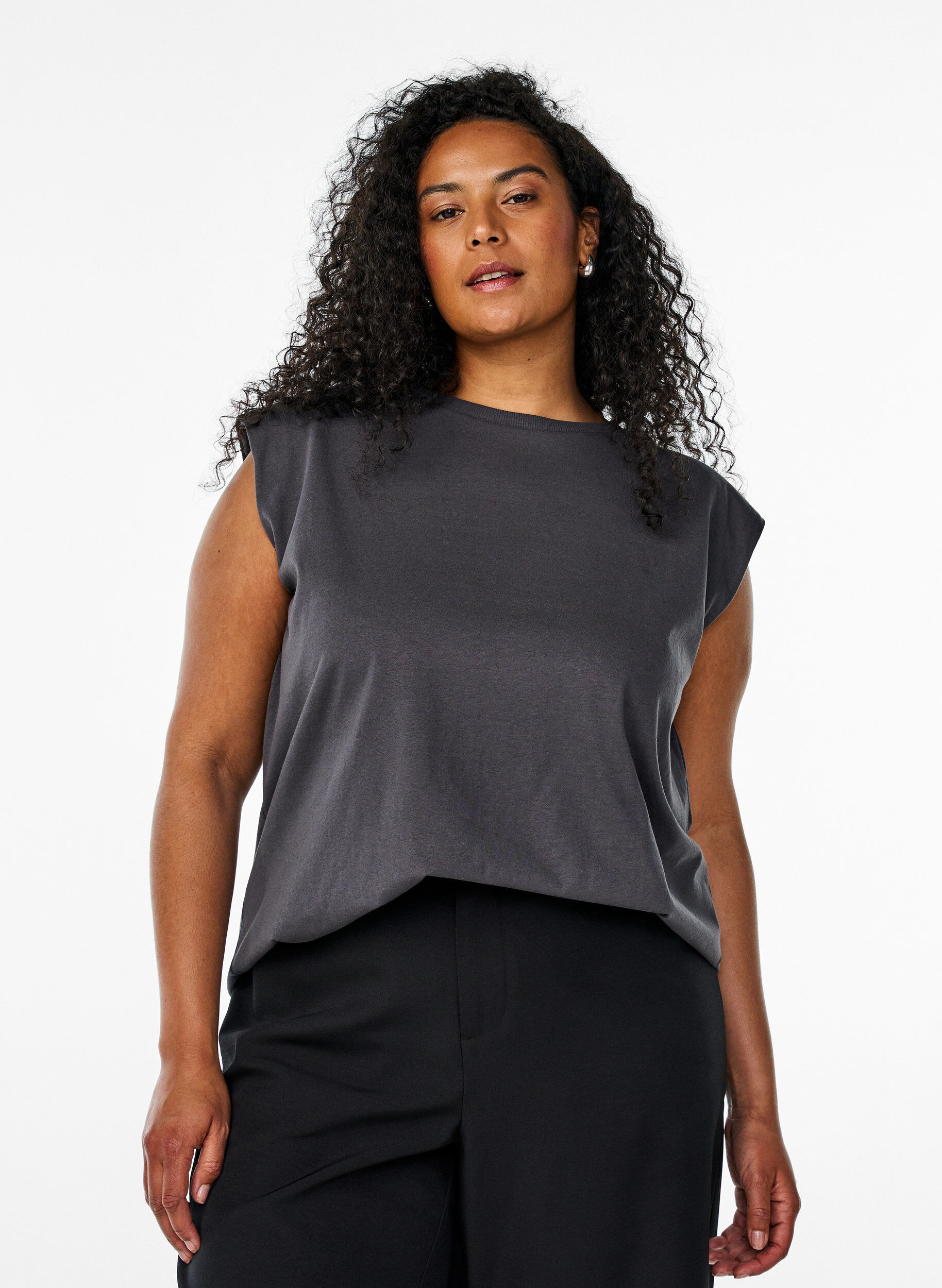Zizzi Mouwloze blouse van jersey met schoudervulling, Grijs, Model image number 0