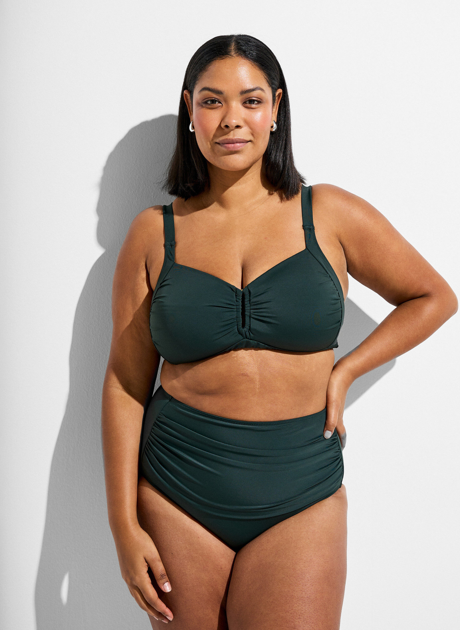 Zizzi High waist bikinibroekje met drapering, Groen, Model image number 0
