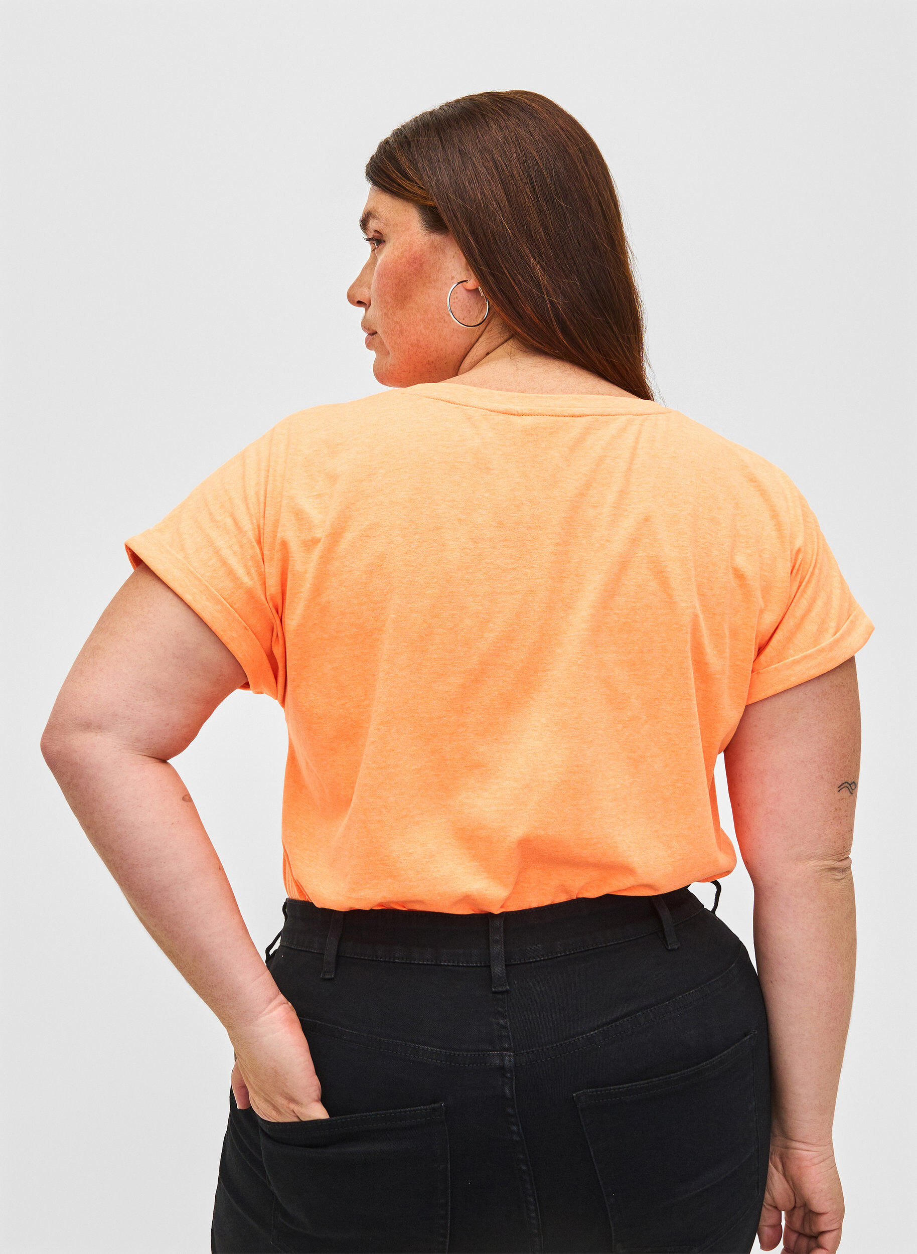 Zizzi T-shirt van katoen in neon kleur, Oranje, Model image number 2