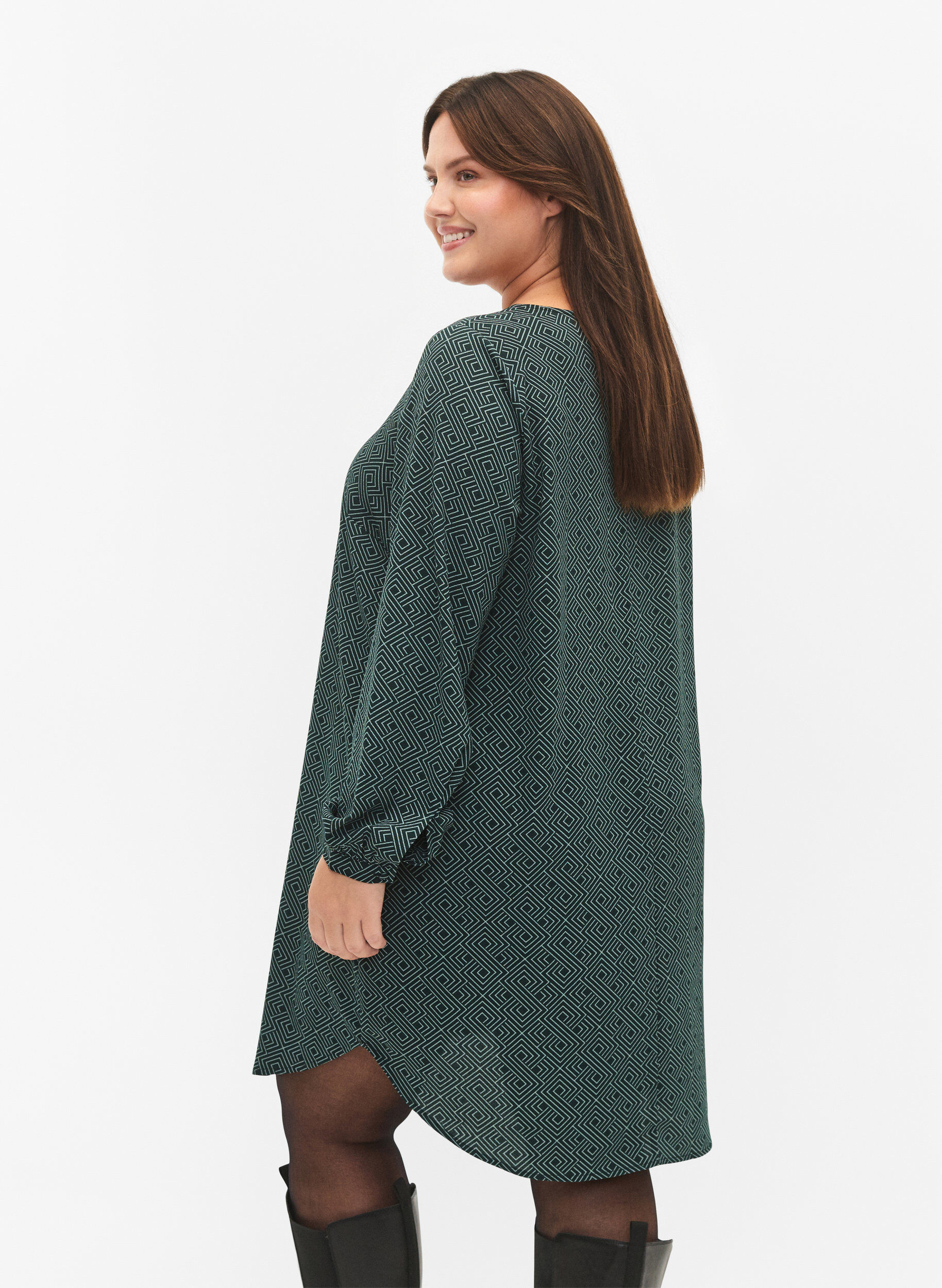 Zizzi Jurk met V-hals en print, Scarab Graphic AOP, Model image number 1