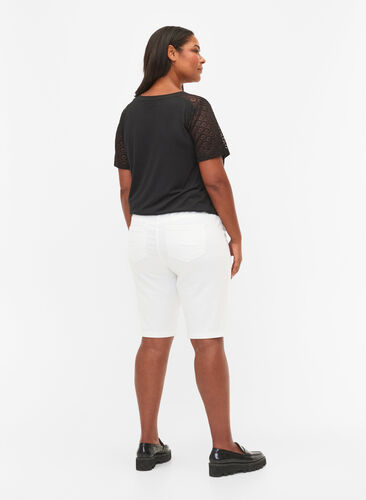 Shorts met strakke pasvorm en achterzakken, White, Model image number 1