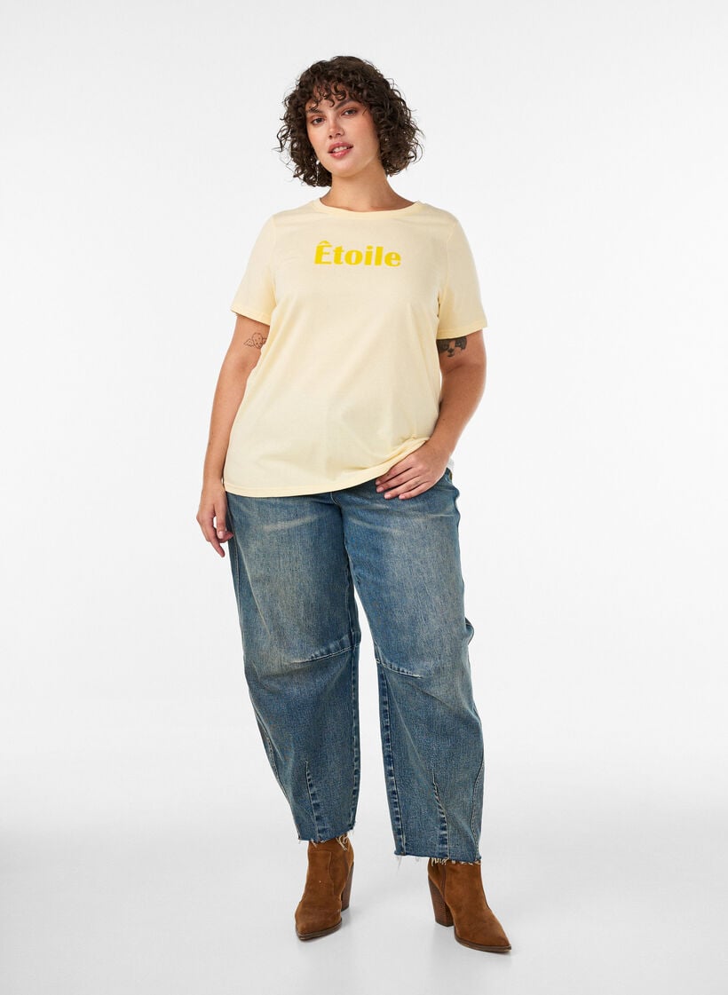 T-shirt van biologisch katoen met velourstekst, Geel, Model image number 1