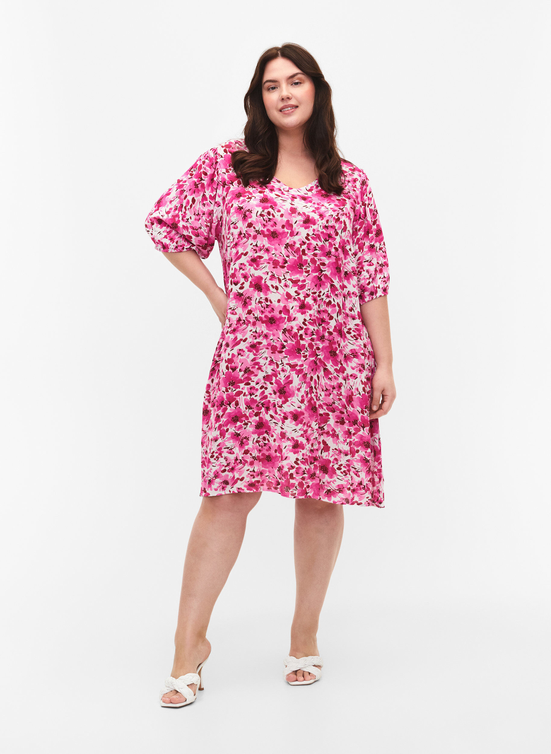 Zizzi Gebloemde viscose jurk met a-vorm, Pink Flower Rain, Model image number 2