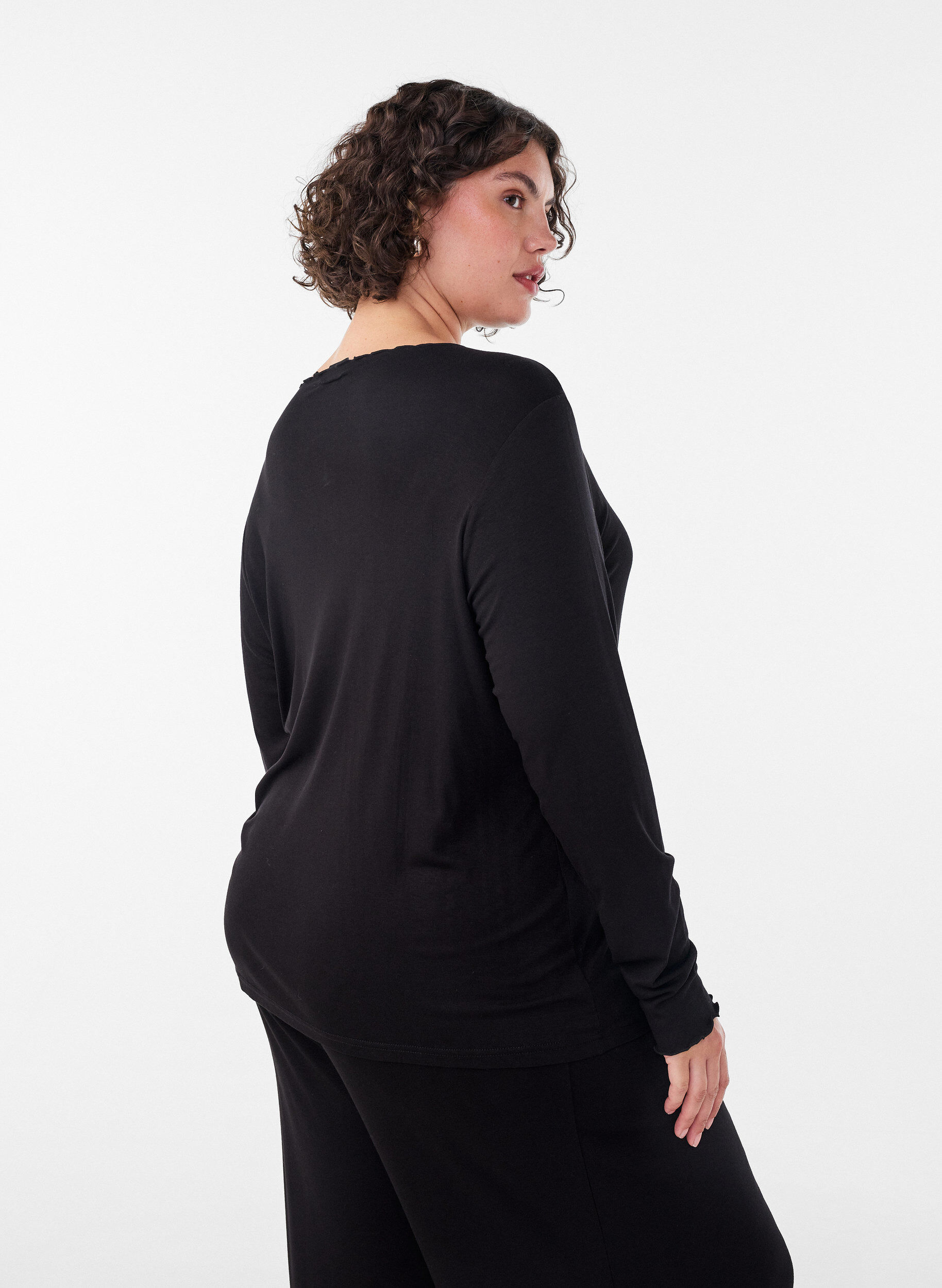 ZizziViscose nachttop met lange mouwen, Zwart, Model image number 2