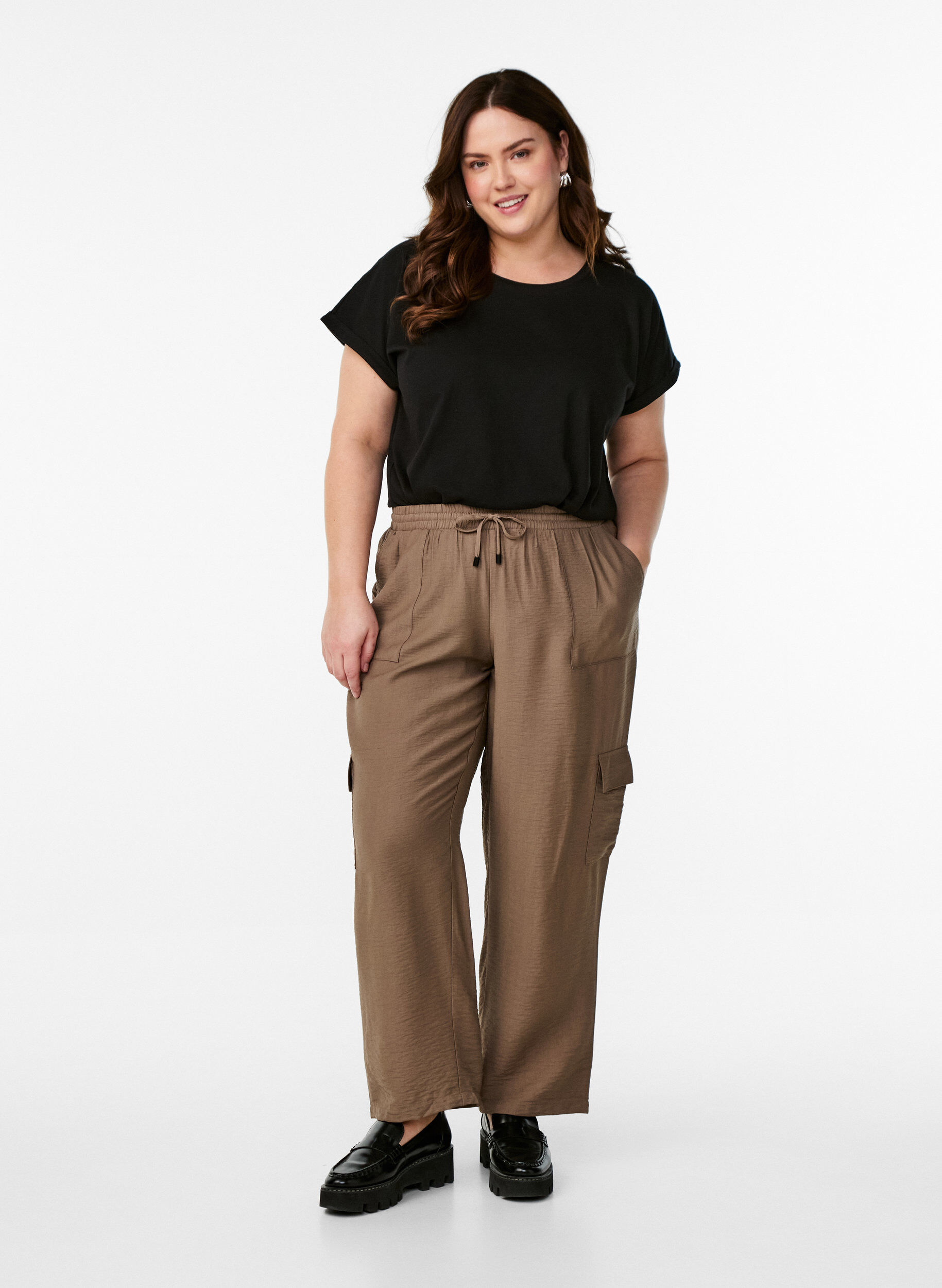 Zizzi T-shirt met korte mouwen van katoenmix, Zwart, Model image number 1