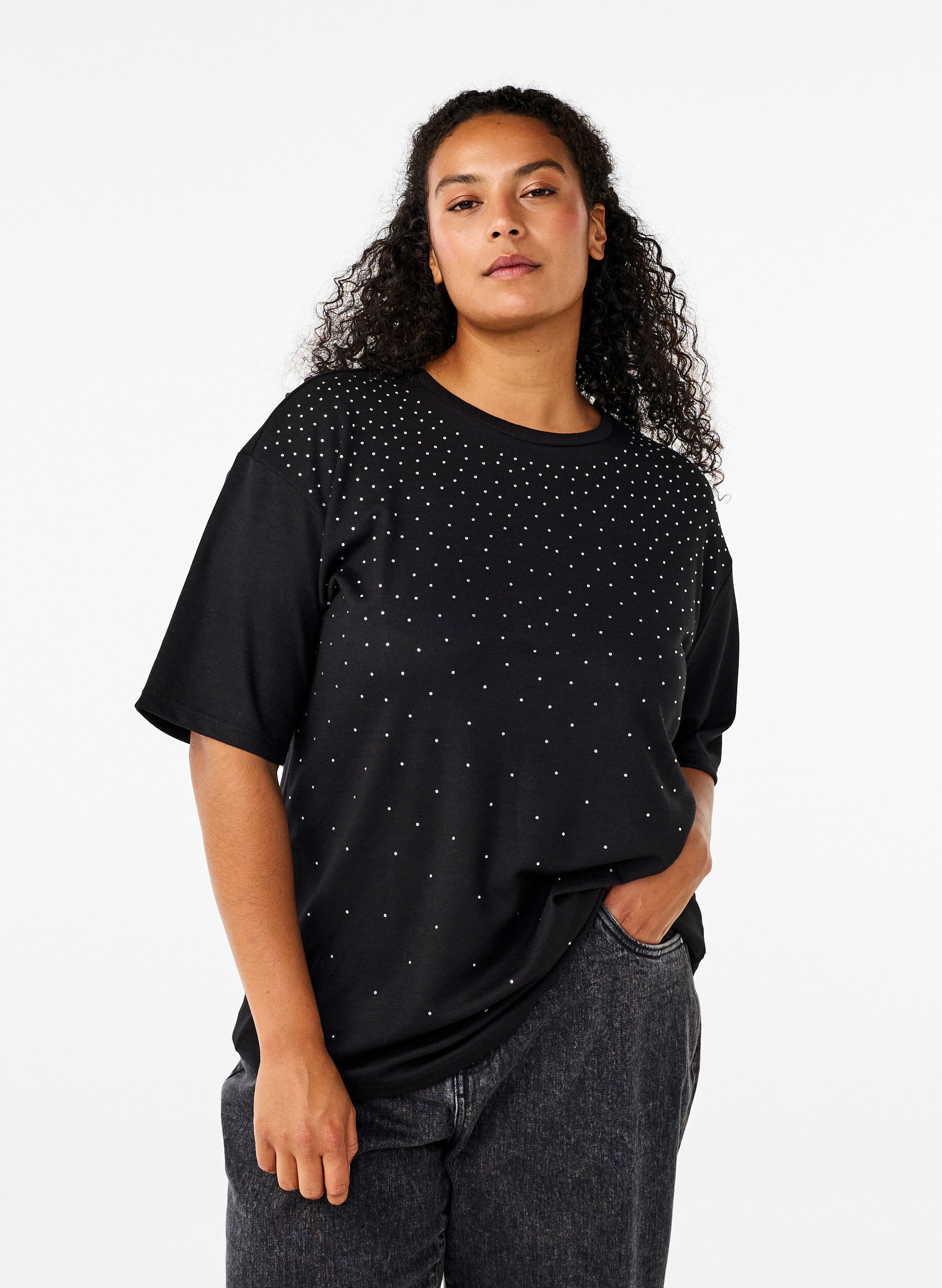Zizzi T-shirt met strass-steentjes en ronde hals, Zwart, Model image number 0