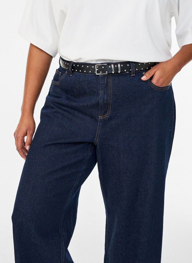 Imitatielederen riem met studs, Zwart, Model image number 0