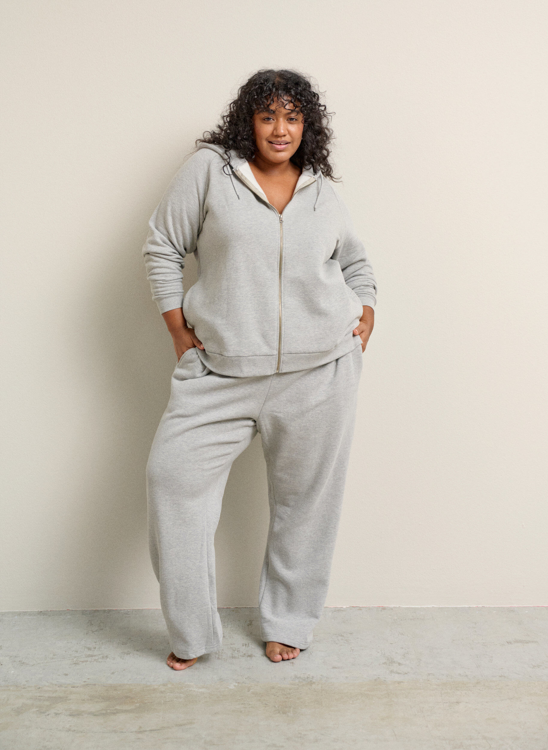 Zizzi Joggingbroek met hoge taille en geborstelde binnenkant, Grijs, Image image number 0