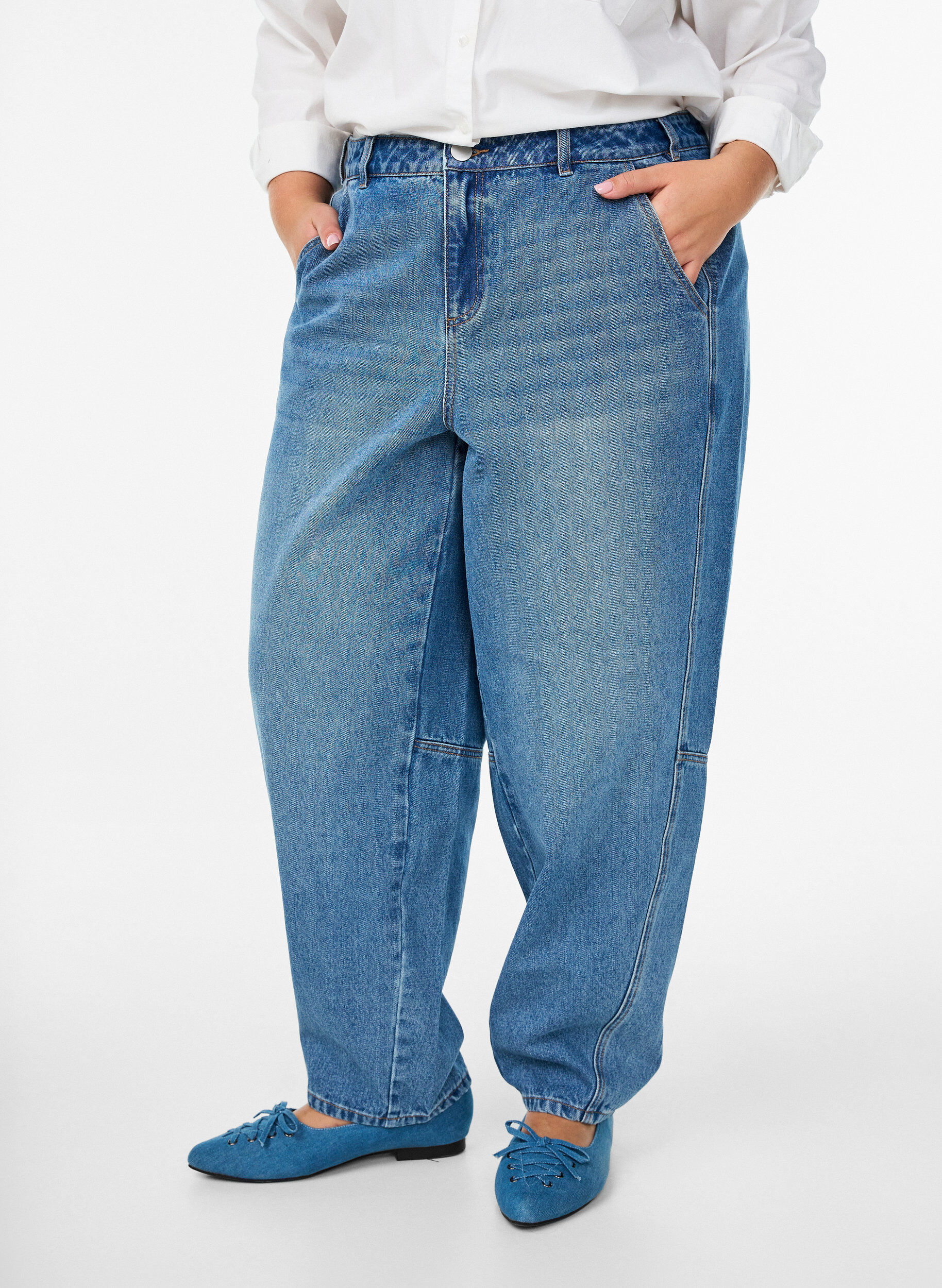 Zizzi High waist barrel jeans, Blauw, Model image number 2