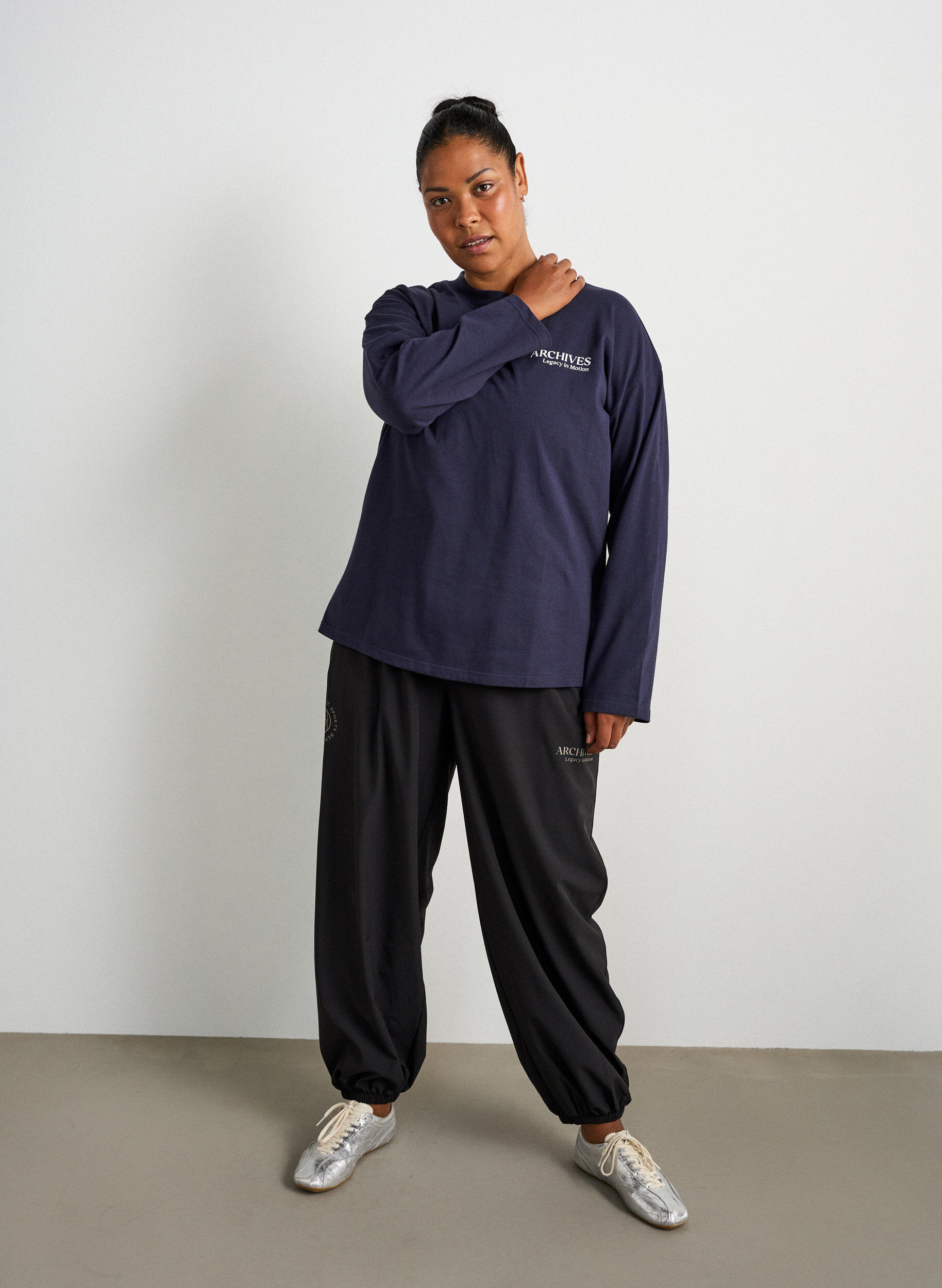 Trainingsbroek met ballonpijpen, Zwart, Model