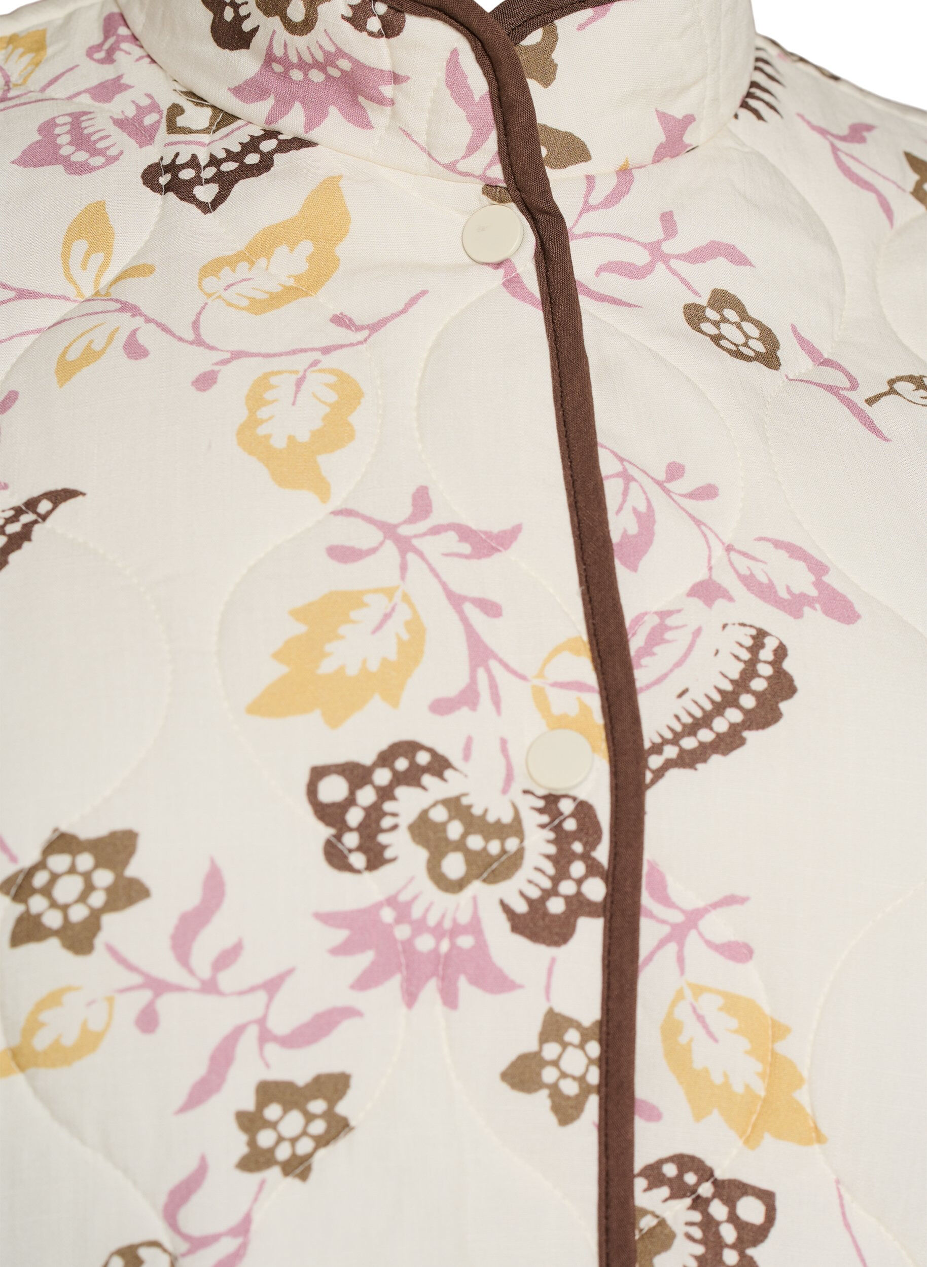 Zizzi Gewatteerde jas met knopen en bloemenprint, Beige, Packshot image number 2