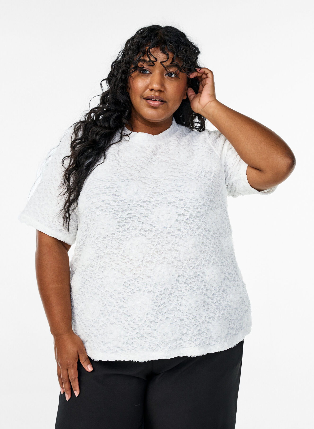 La Pèra Geborduurde Blouse - Bloemen met geborduurde mouwen - Dames Beige M La Pèra Geborduurde Blouse - Bloemen met geborduurde mouwen - Dames Beige M