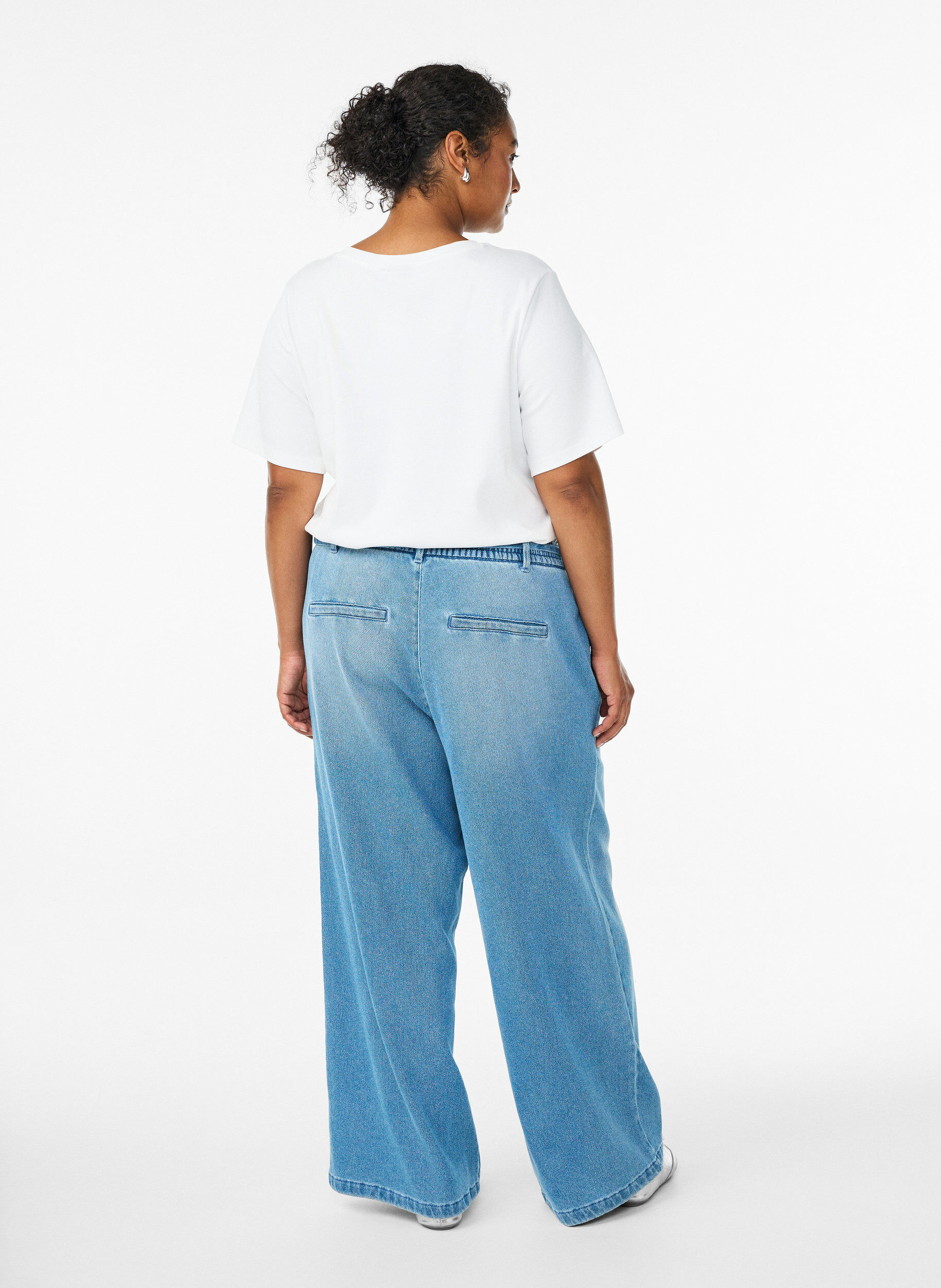 Zizzi Losse pasvorm jeans met een elastische tailleband en een trekkoord, Blauw, Model image number 1