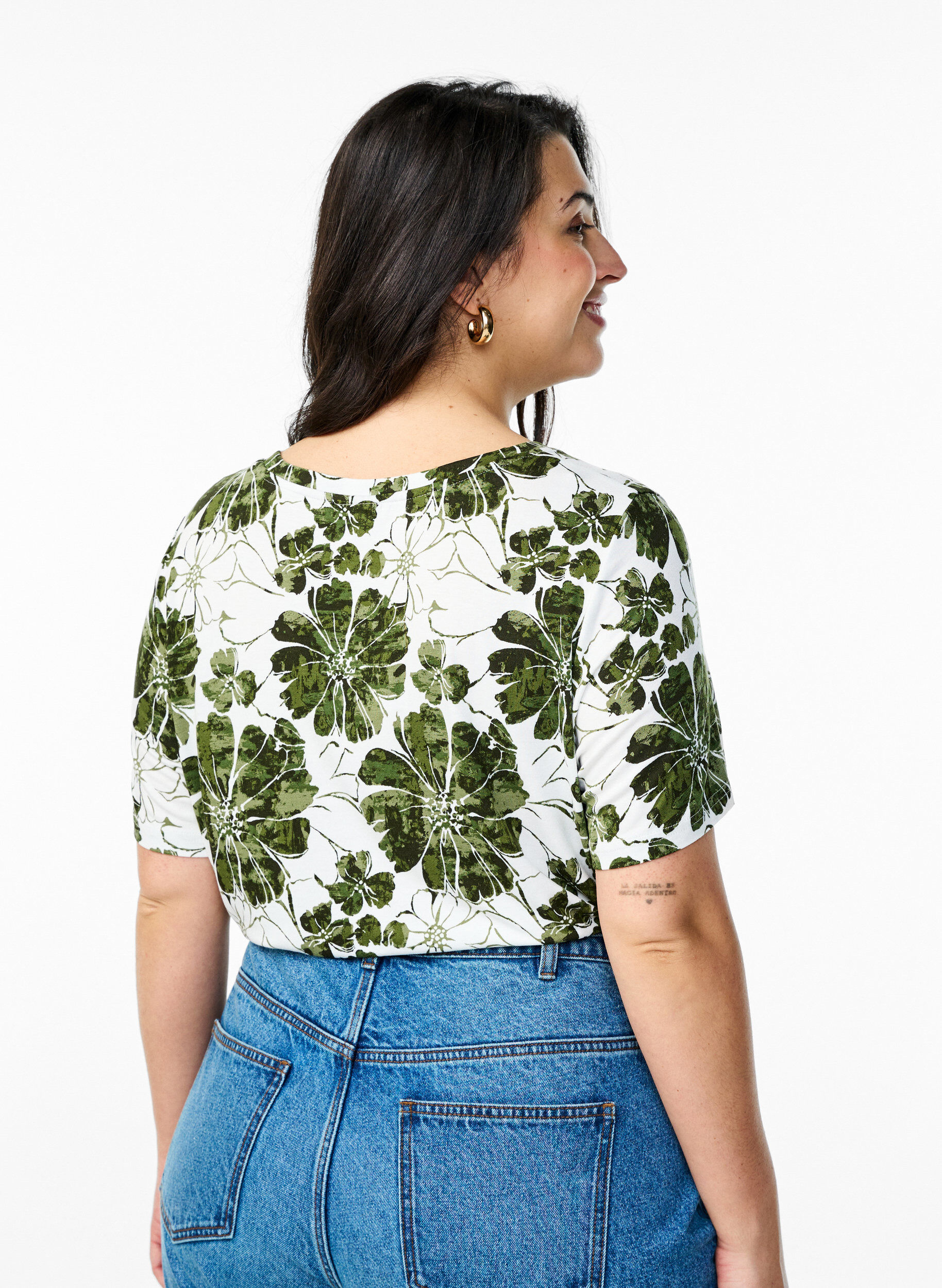 Zizzi T-shirt met bloemenprint, Groen, Model image number 2
