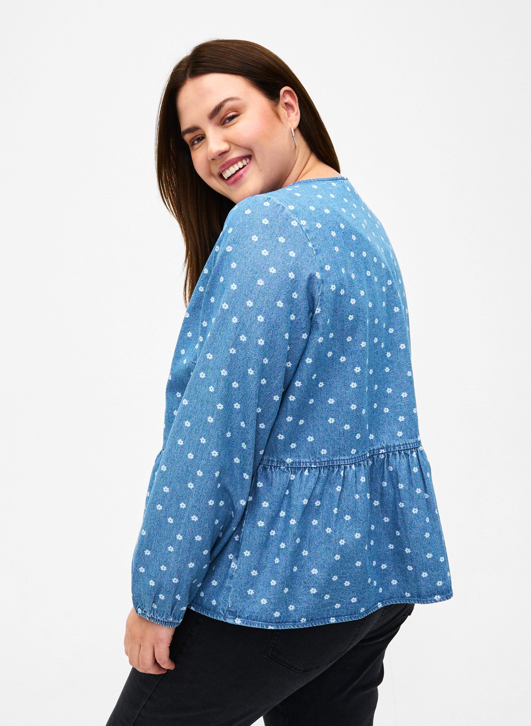 Zizzi Denim peplum blouse met striksluiting, Light Blue w.Flowers, Model image number 1