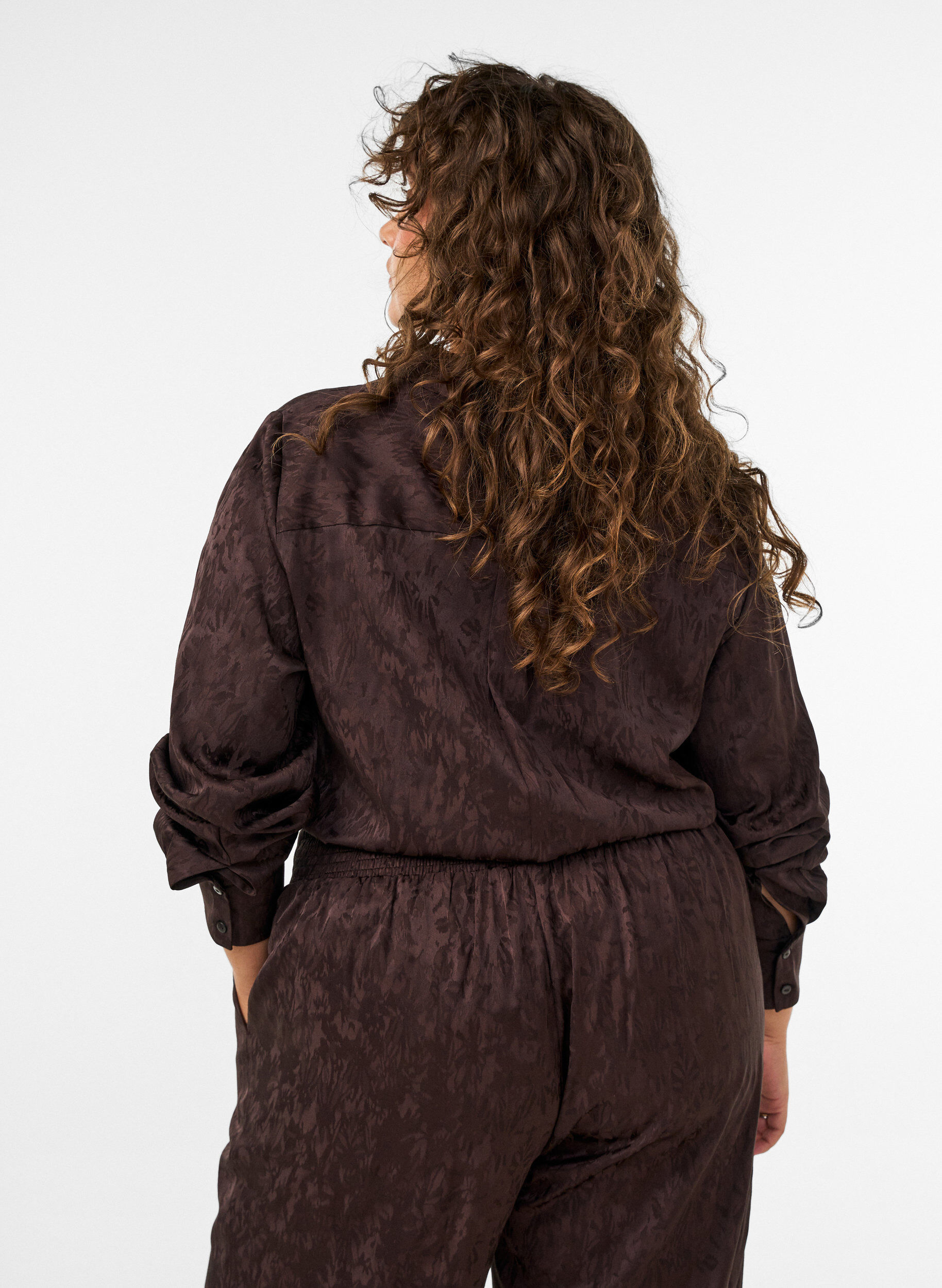 ZizziShirt met ton-sur-ton paisleypatroon, Bruin, Model image number 2