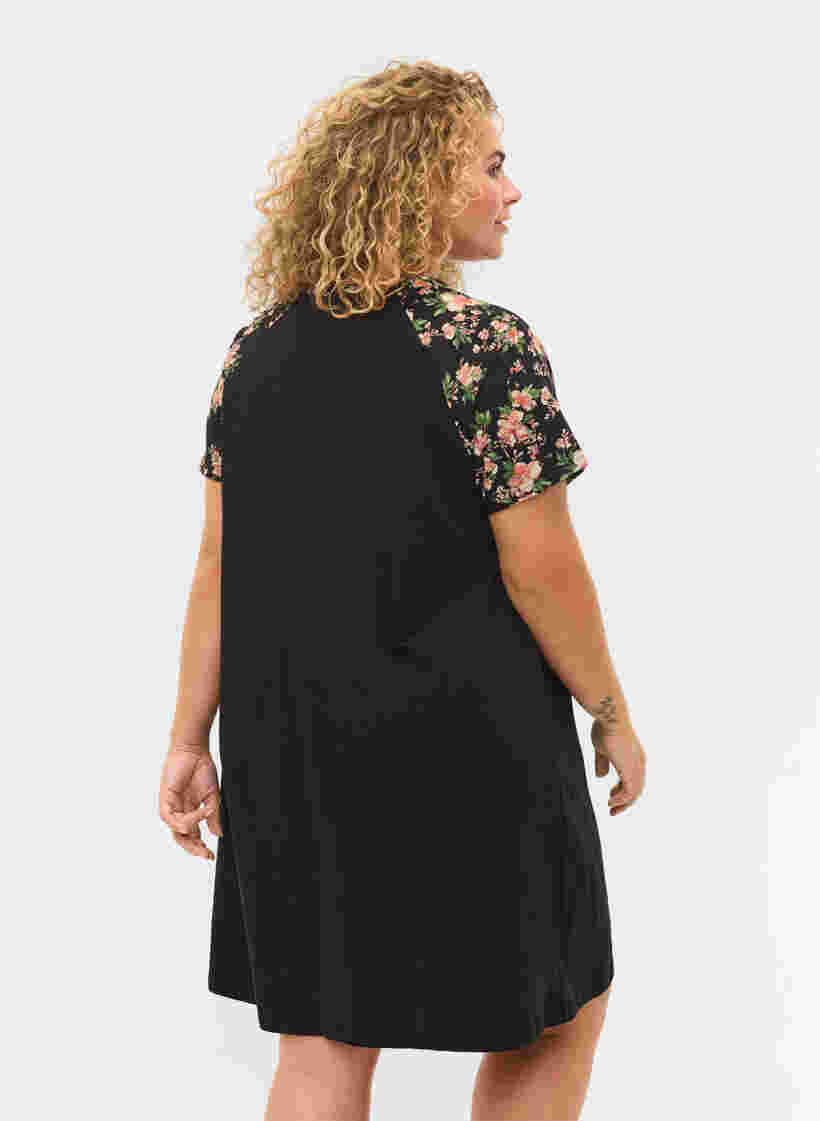 Katoenen pyjama jurk met korte mouwen en print, Black Flower, Model image number 1