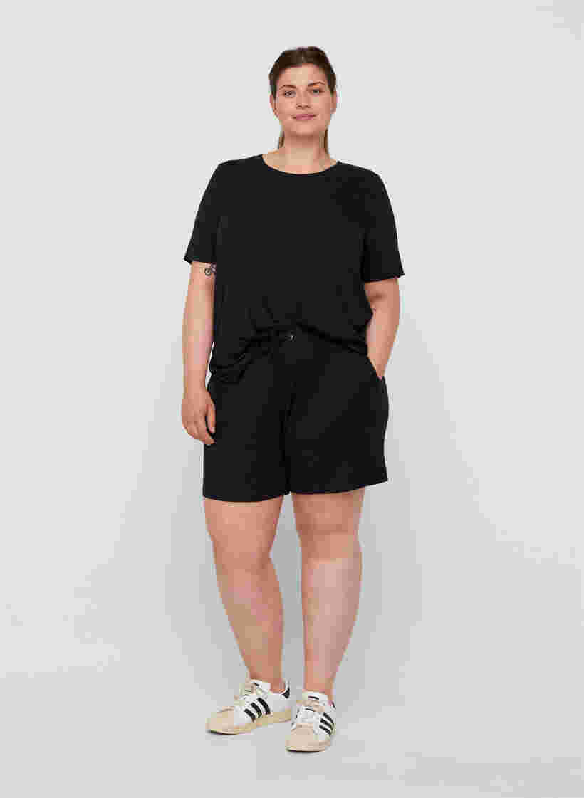 Shorts met ribstof en zakken, Black, Model image number 4