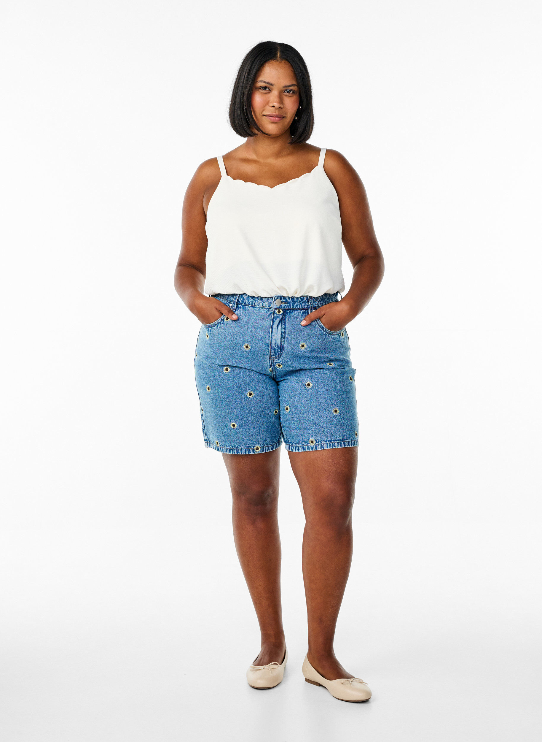 Zizzi Top met een golvende zoom, Vanille, Model image number 1