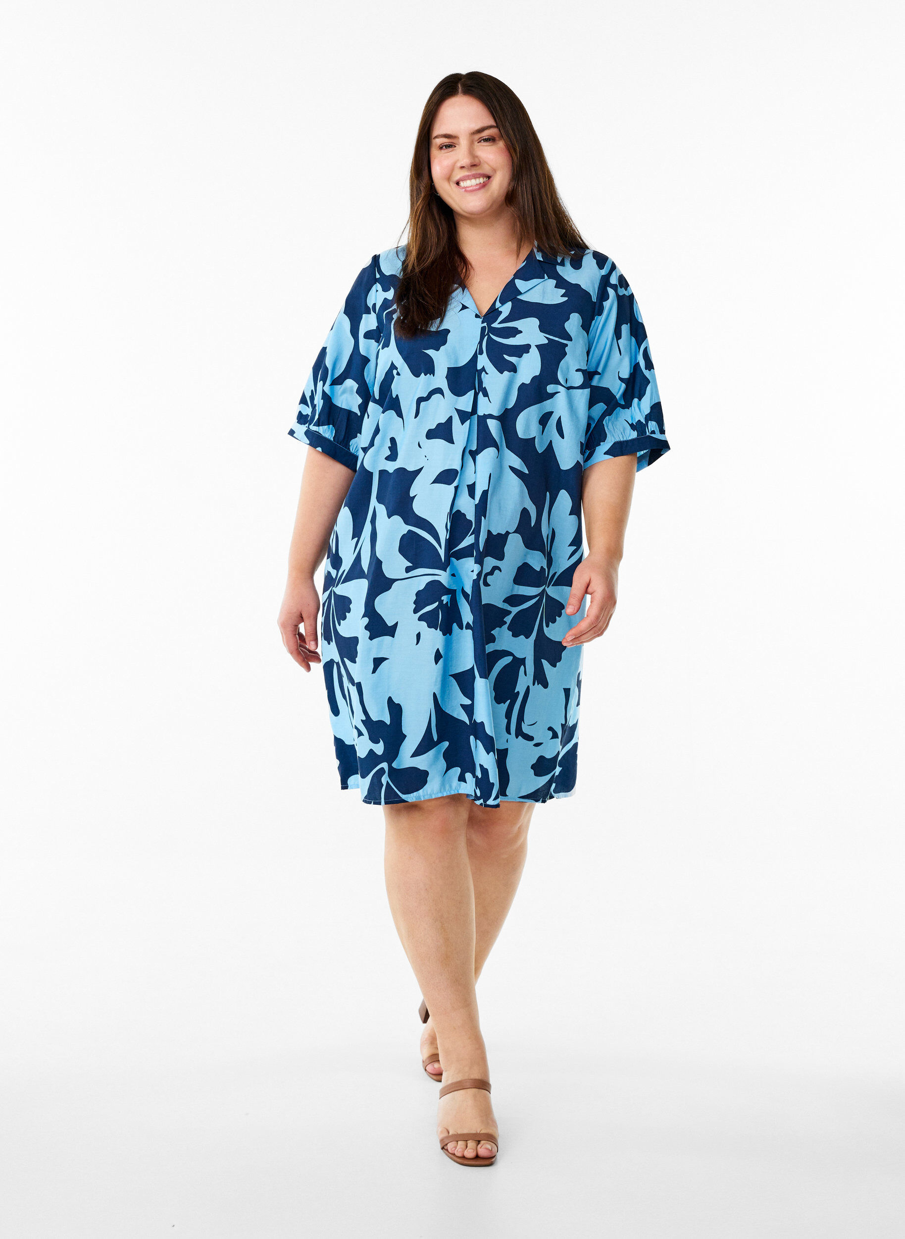 Zizzi Knielange jurk met print en V-hals, Blauw, Model image number 1