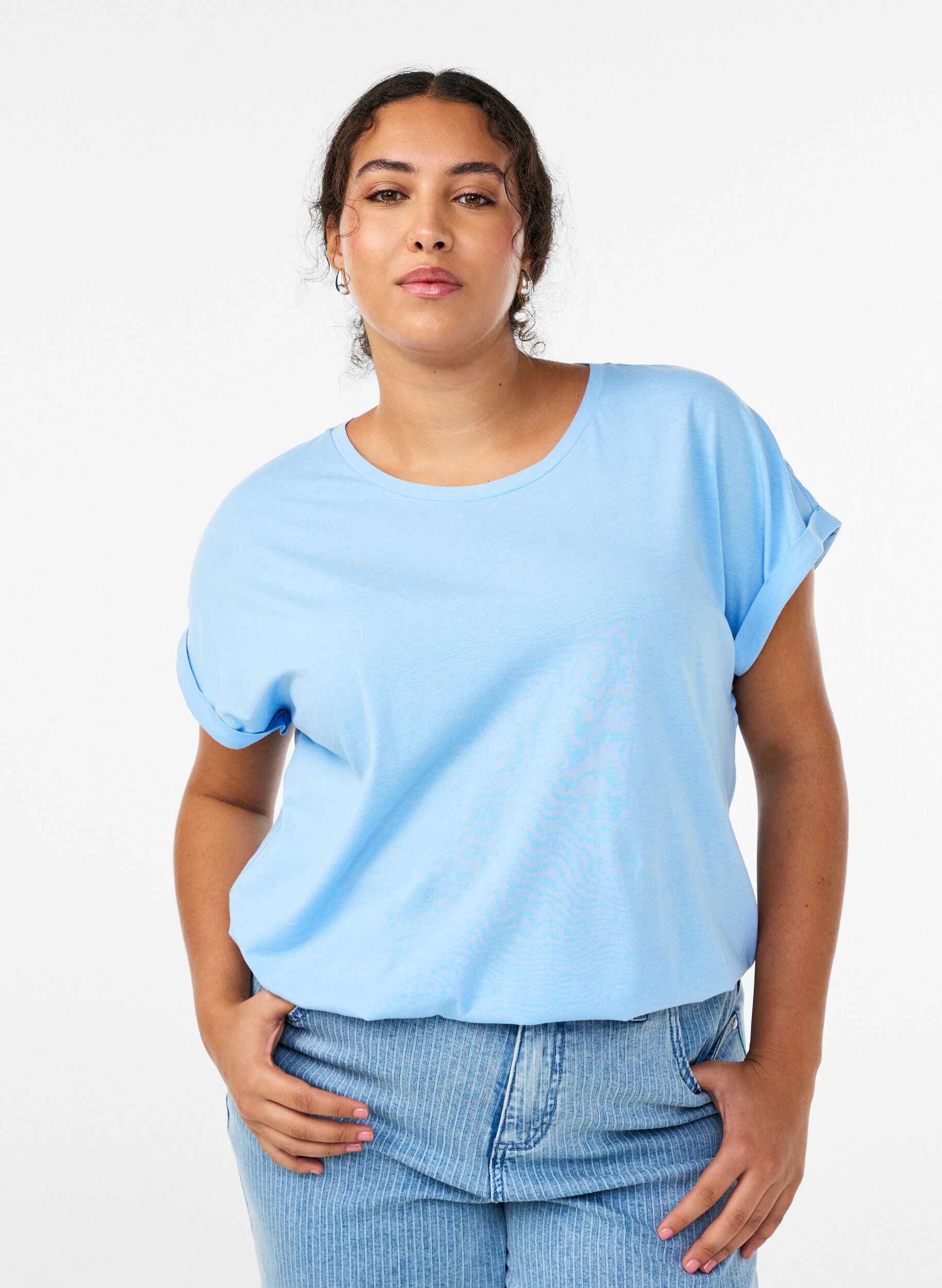 T-shirt met korte mouwen in een katoenmix, Blauw, Model