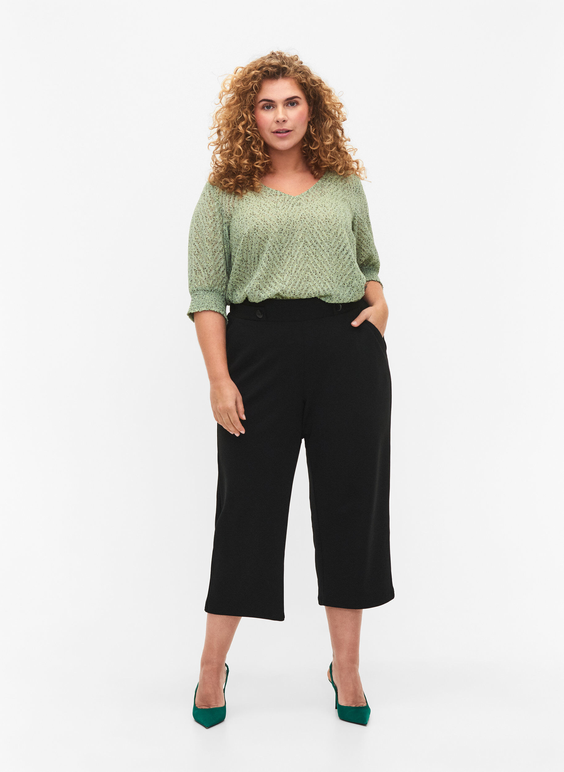 Zizzi 7/8 broek met losse pasvorm, Zwart, Model image number 0