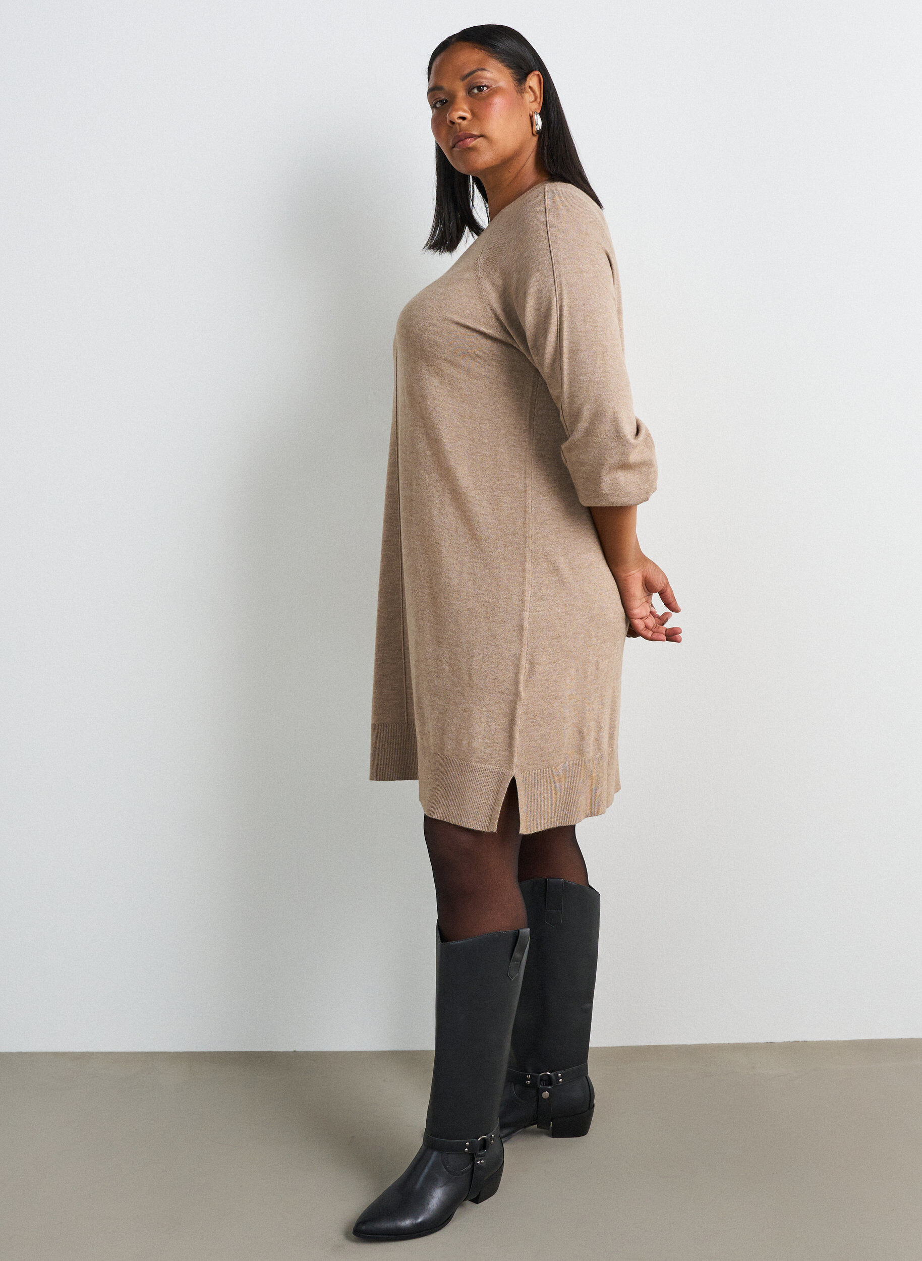 ZizziKorte gebreide jurk met raglanmouwen en een middennaad, Beige, Model image number 3