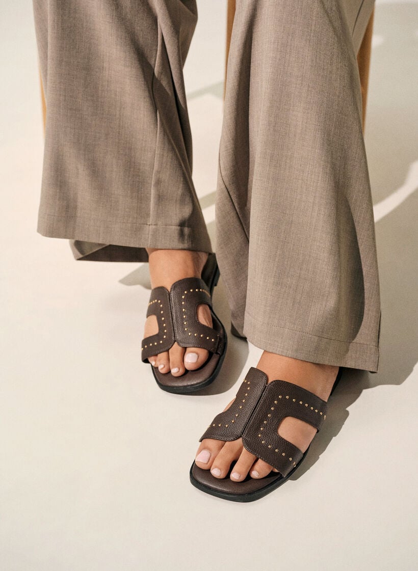 Platte sandalen met studs, Bruin, Image image number 0