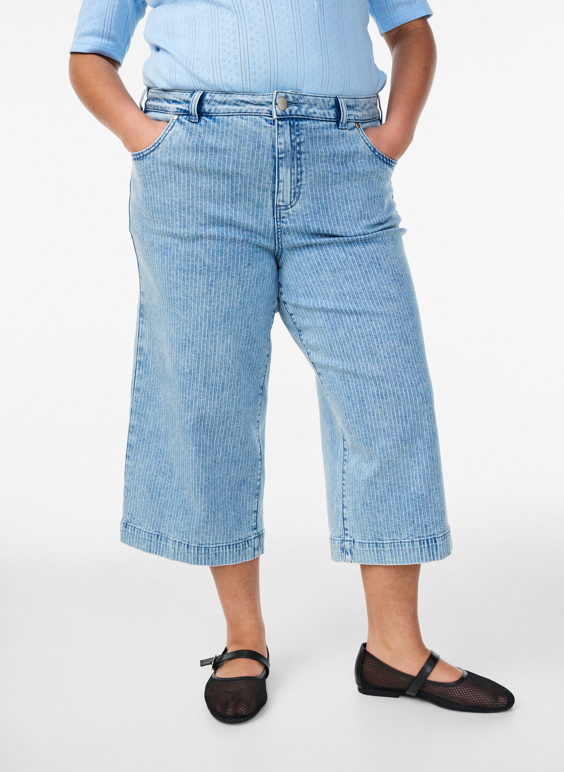 Zizzi Pinstripe wijde-pijp culotte-jeans, Blauw, Model image number 2