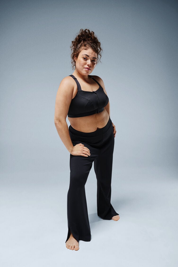 Sportbeha met sluiting aan de voorkant en hoge ondersteuning, , Model