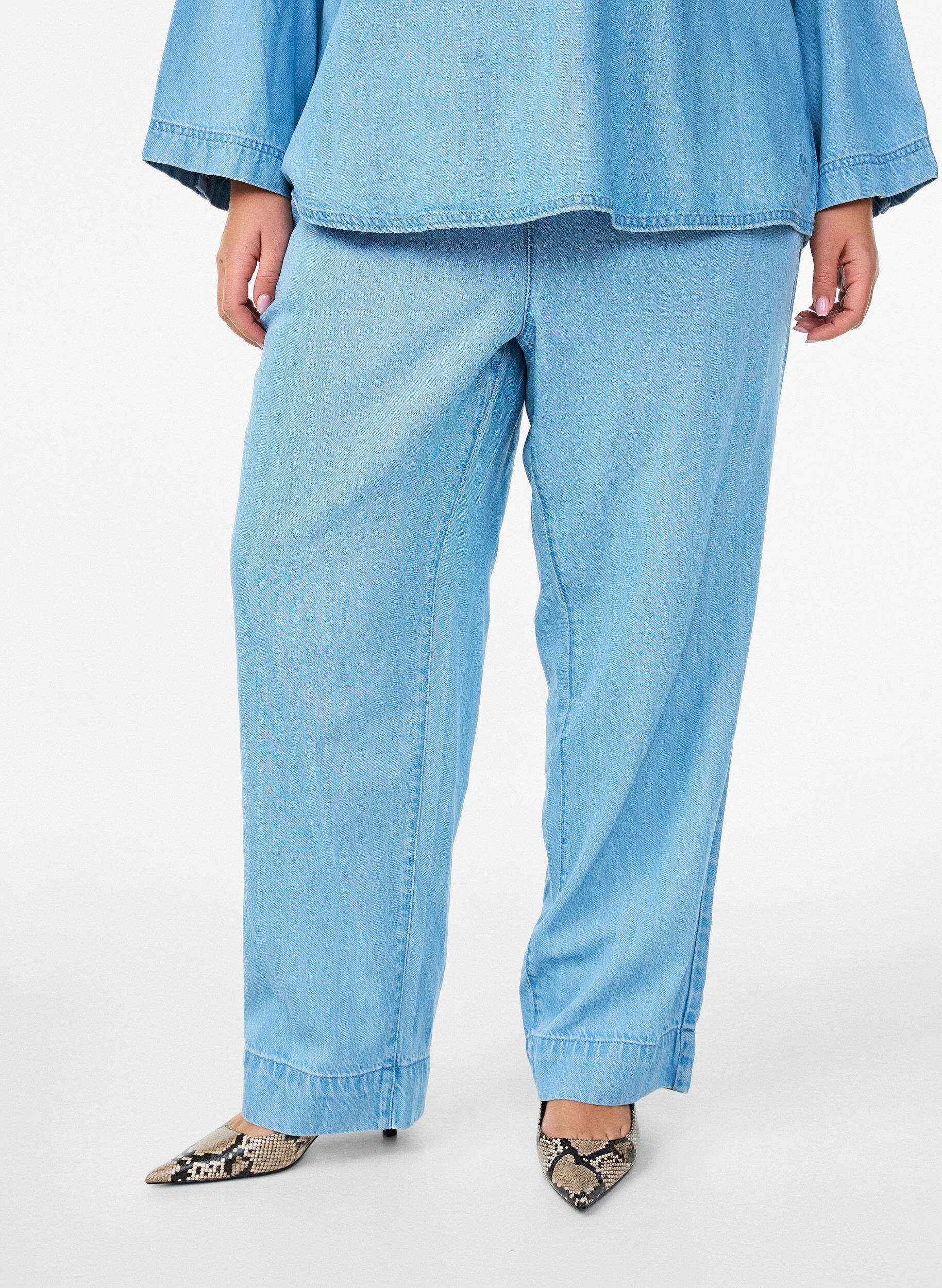 Zizzi Brede jeans met een elastische tailleband, Blauw, Model image number 2