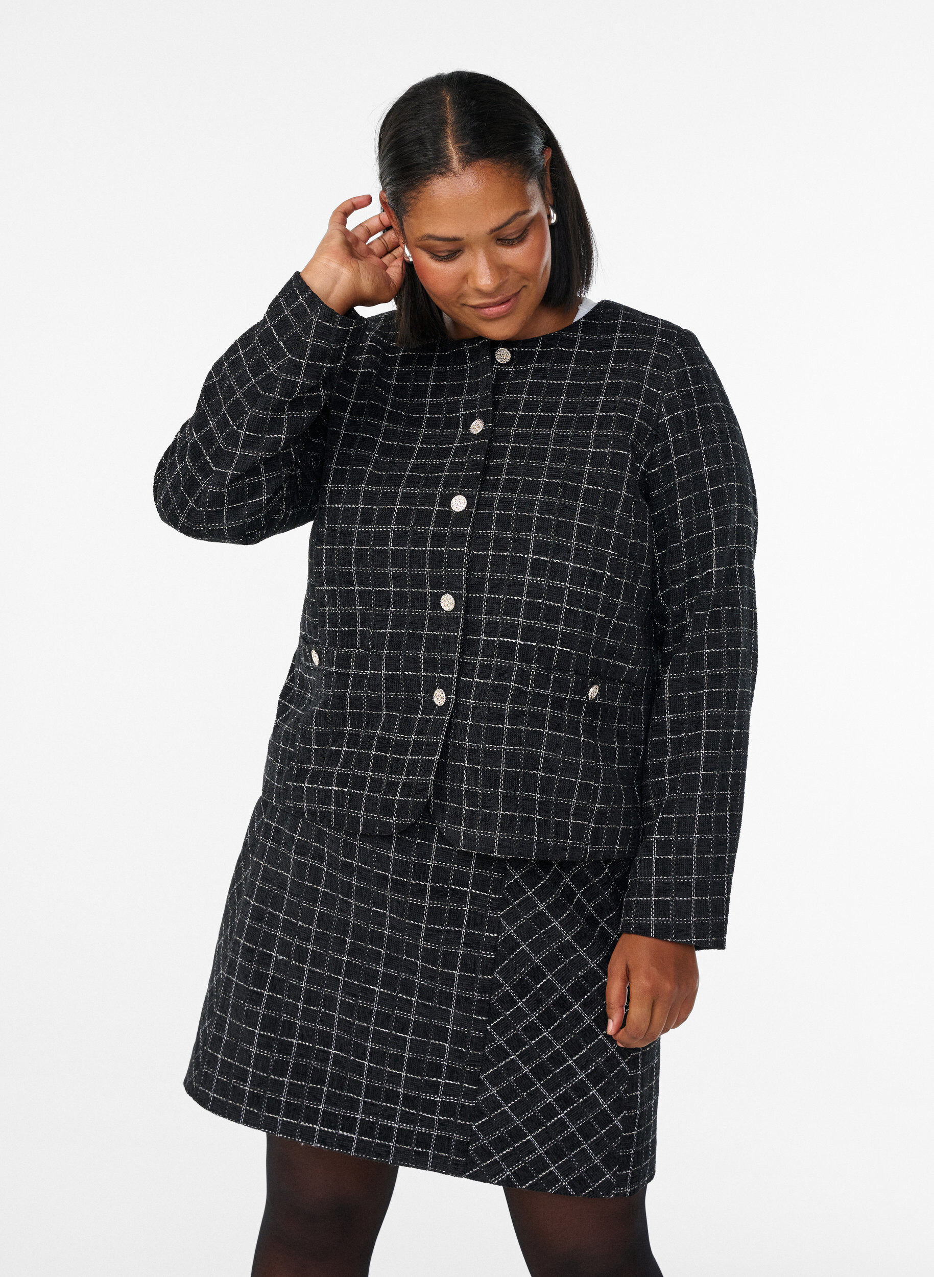 Korte boucl&eacute; blazer met ruitjes en ronde hals, Zwart, Model