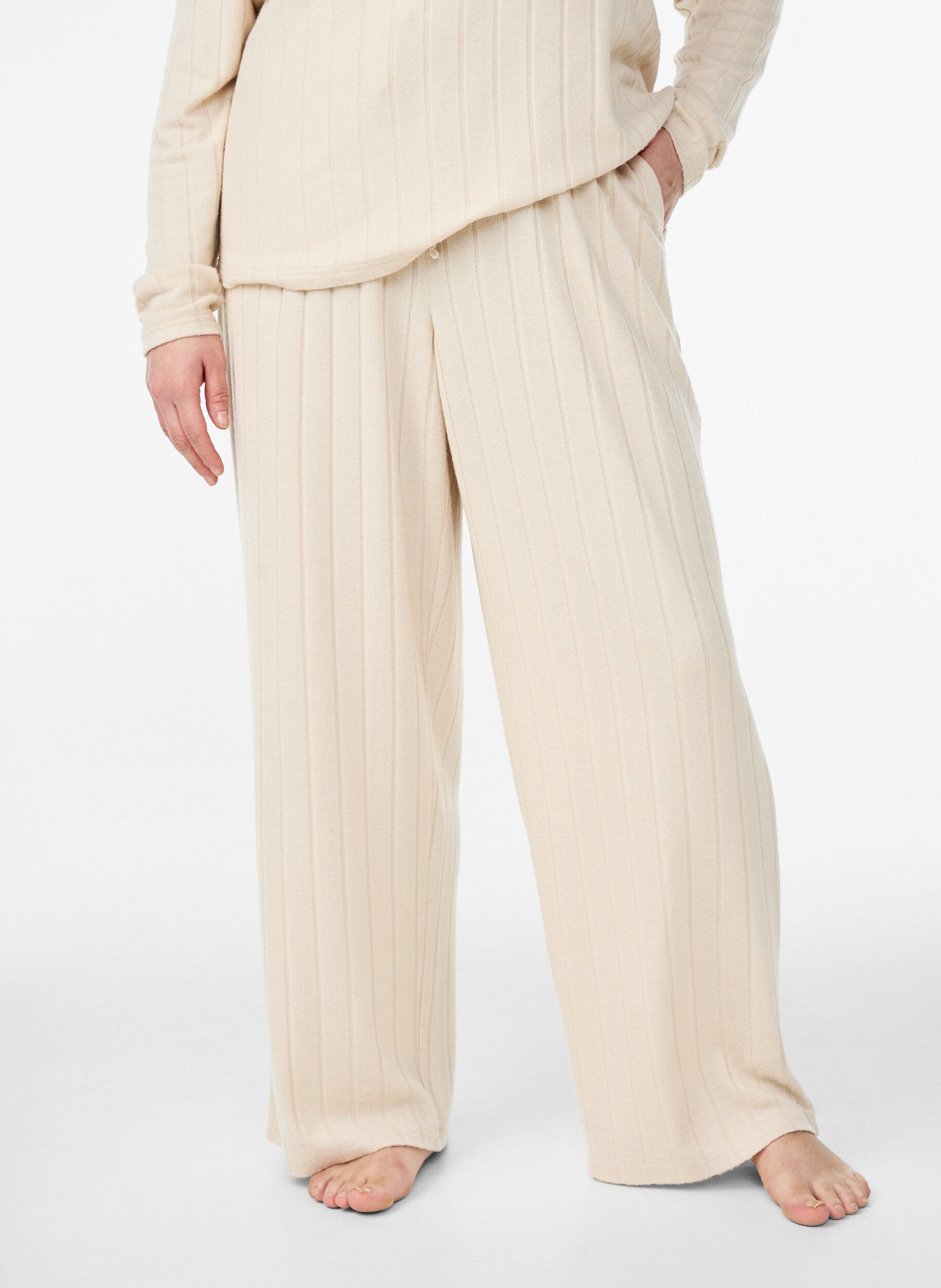 Zizzi Geribde jersey lounge broek met hoge taille, Beige, Model image number 2