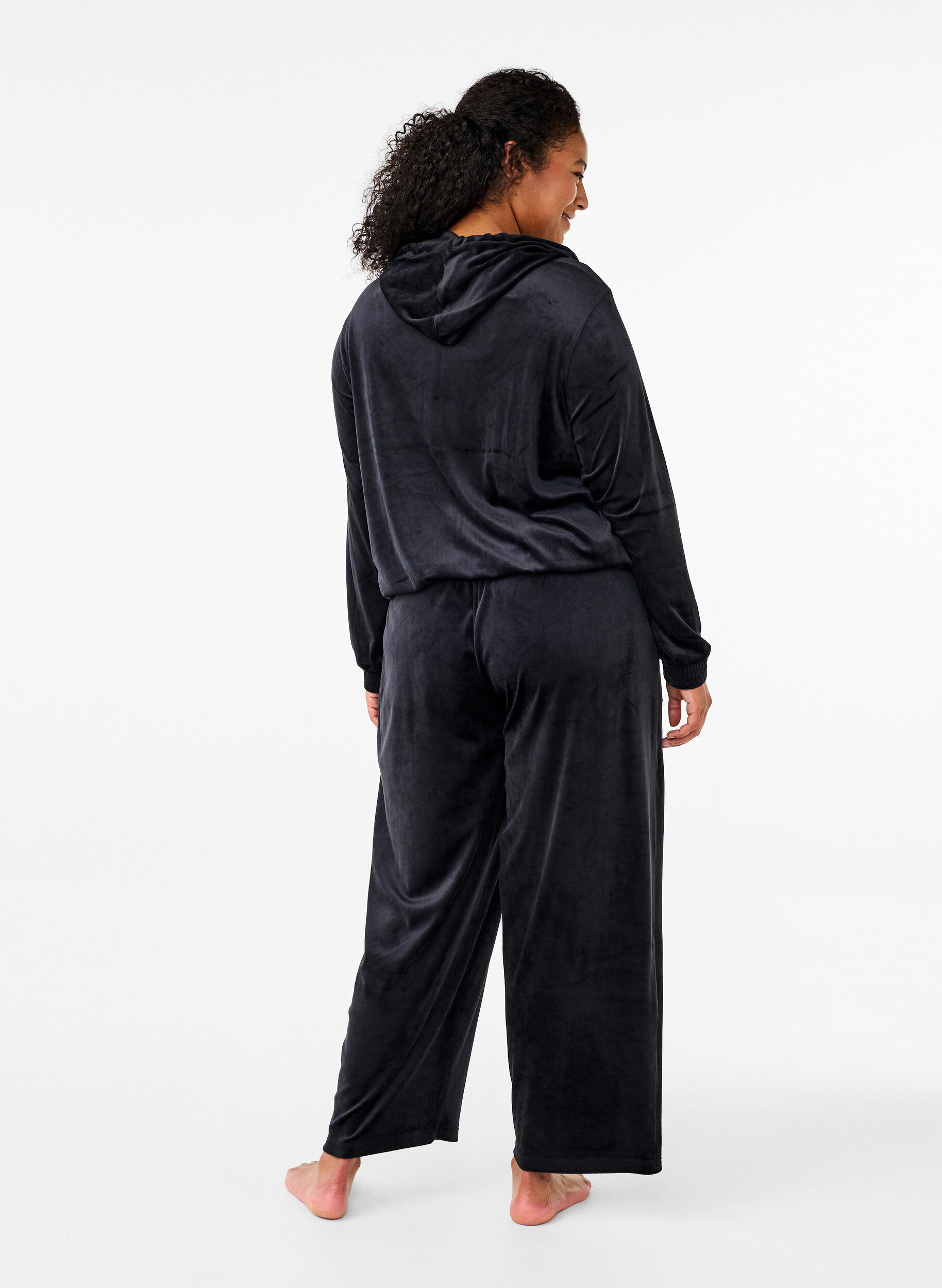 Zizzi Losse velourse broek, Black, Model image number 1