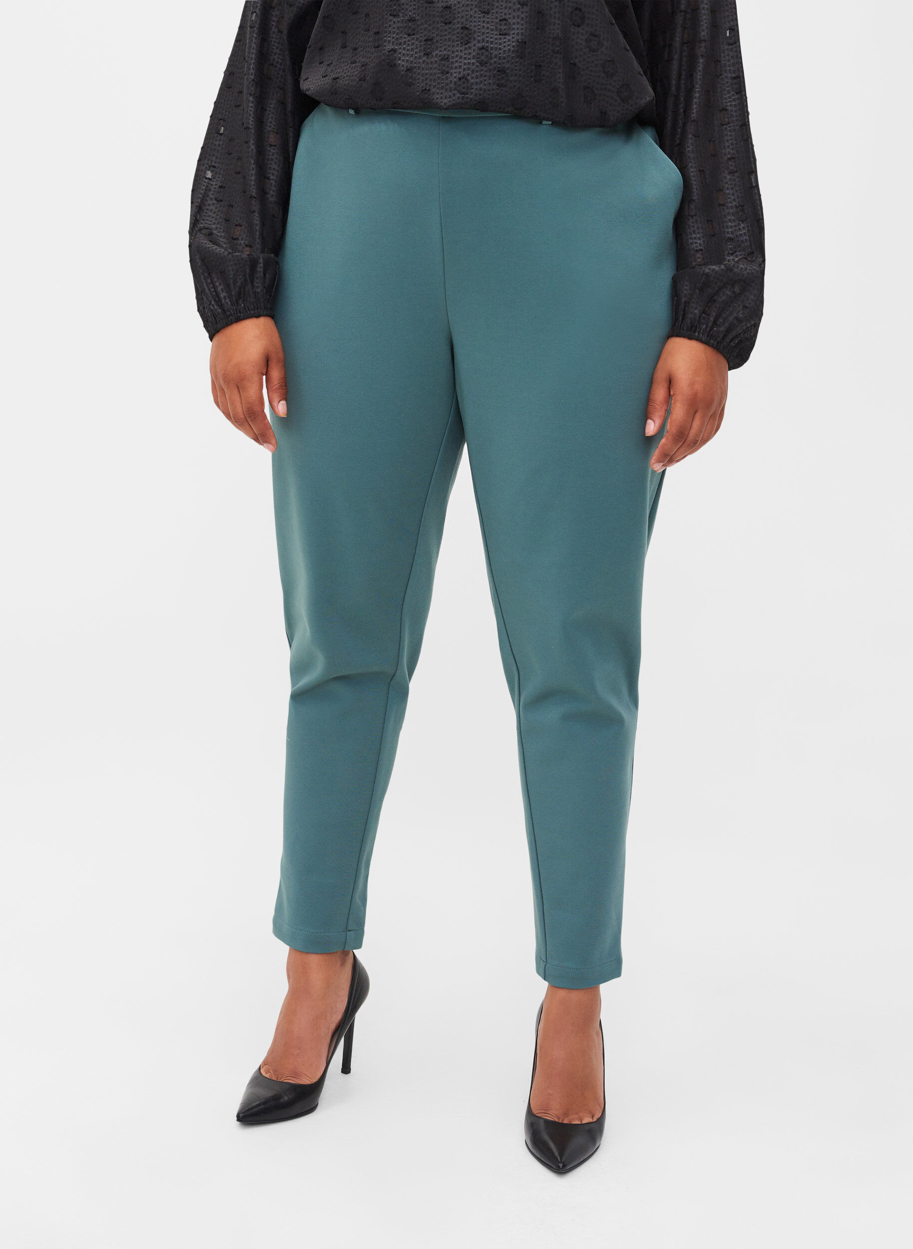 Zizzi Cropped broek met zakken, Silver Pine, Model image number 2