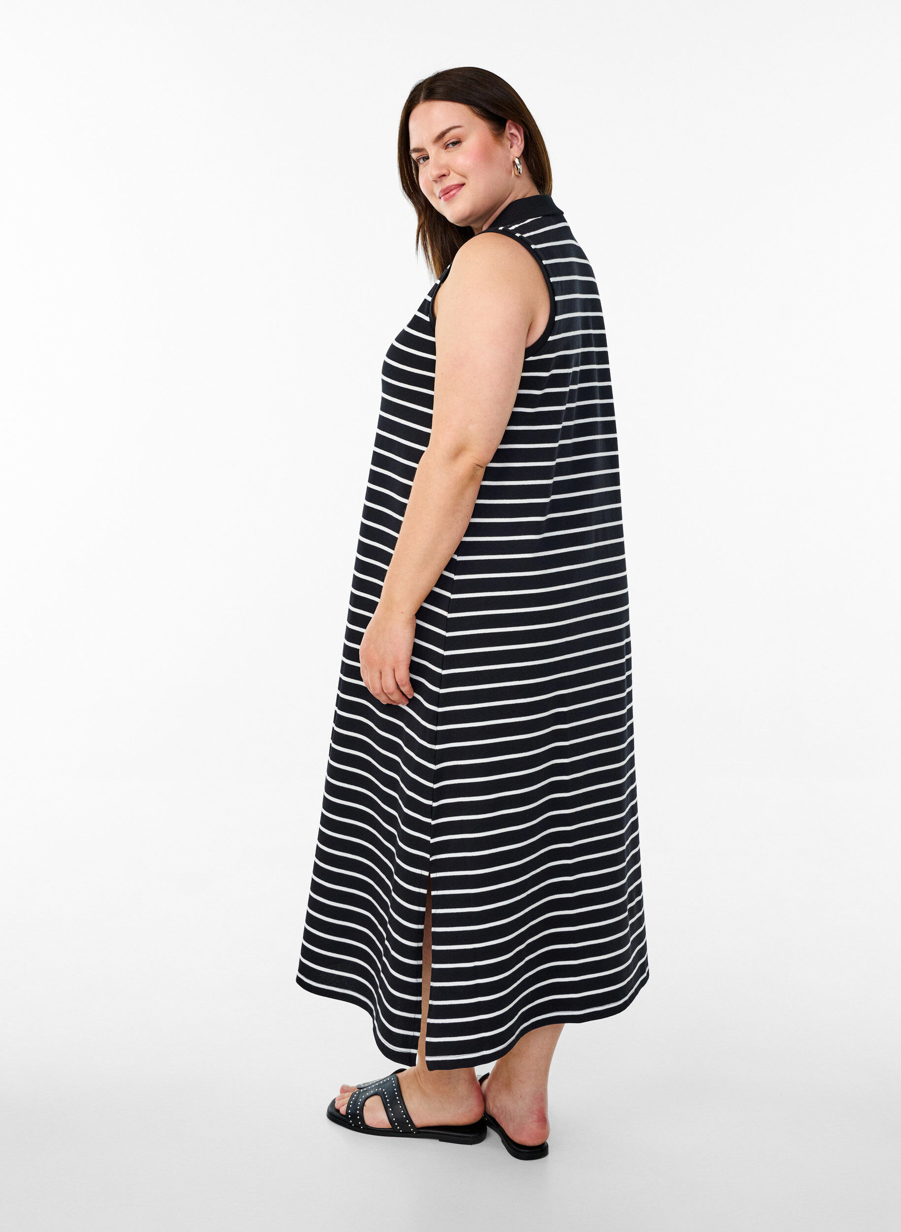 Zizzi Mouwloze polo jurk in midi lengte, Zwart, Model image number 1